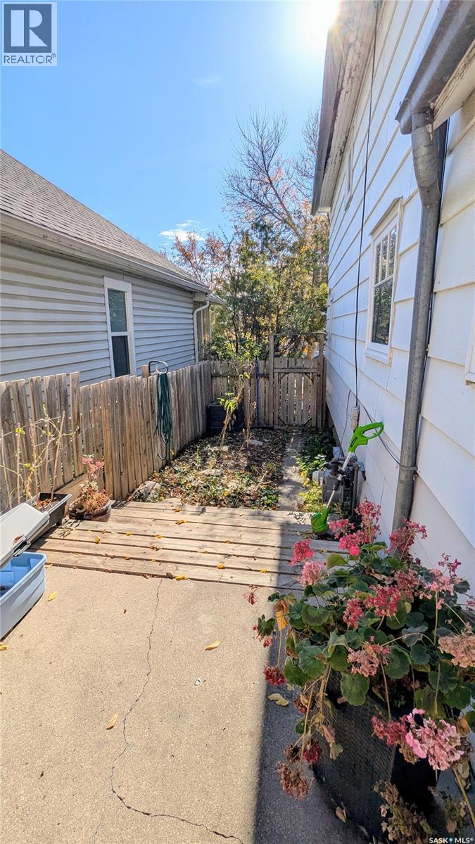404 25th Street W, Saskatoon, Saskatchewan  S7L 0C8 - Photo 28 - SK020496