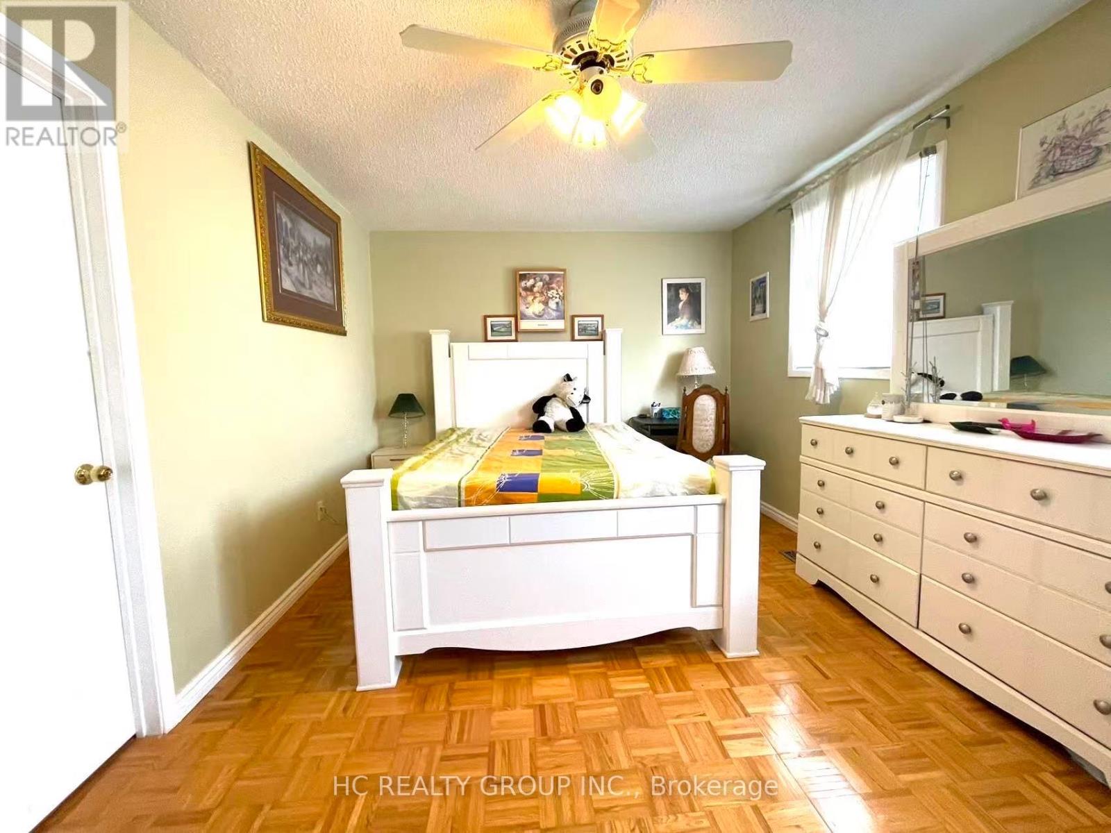 29 - 3025 Cedarglen Gate, Mississauga, Ontario  L5C 2V7 - Photo 5 - W12453414