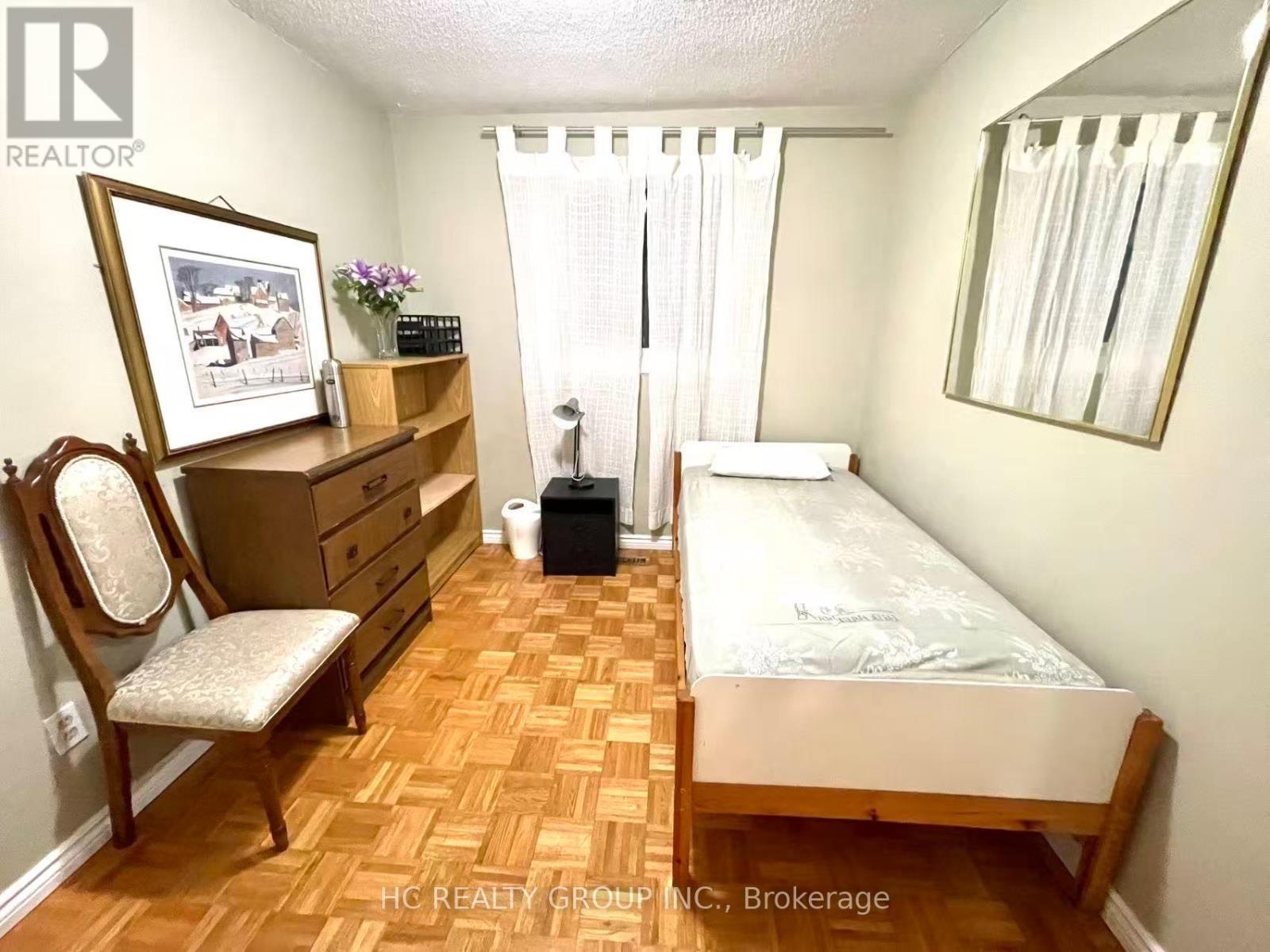 29 - 3025 Cedarglen Gate, Mississauga, Ontario  L5C 2V7 - Photo 6 - W12453414