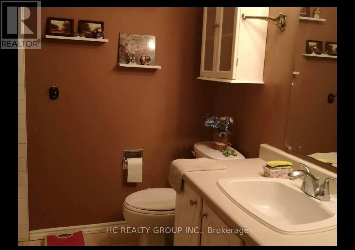 29 - 3025 Cedarglen Gate, Mississauga, Ontario  L5C 2V7 - Photo 9 - W12453414