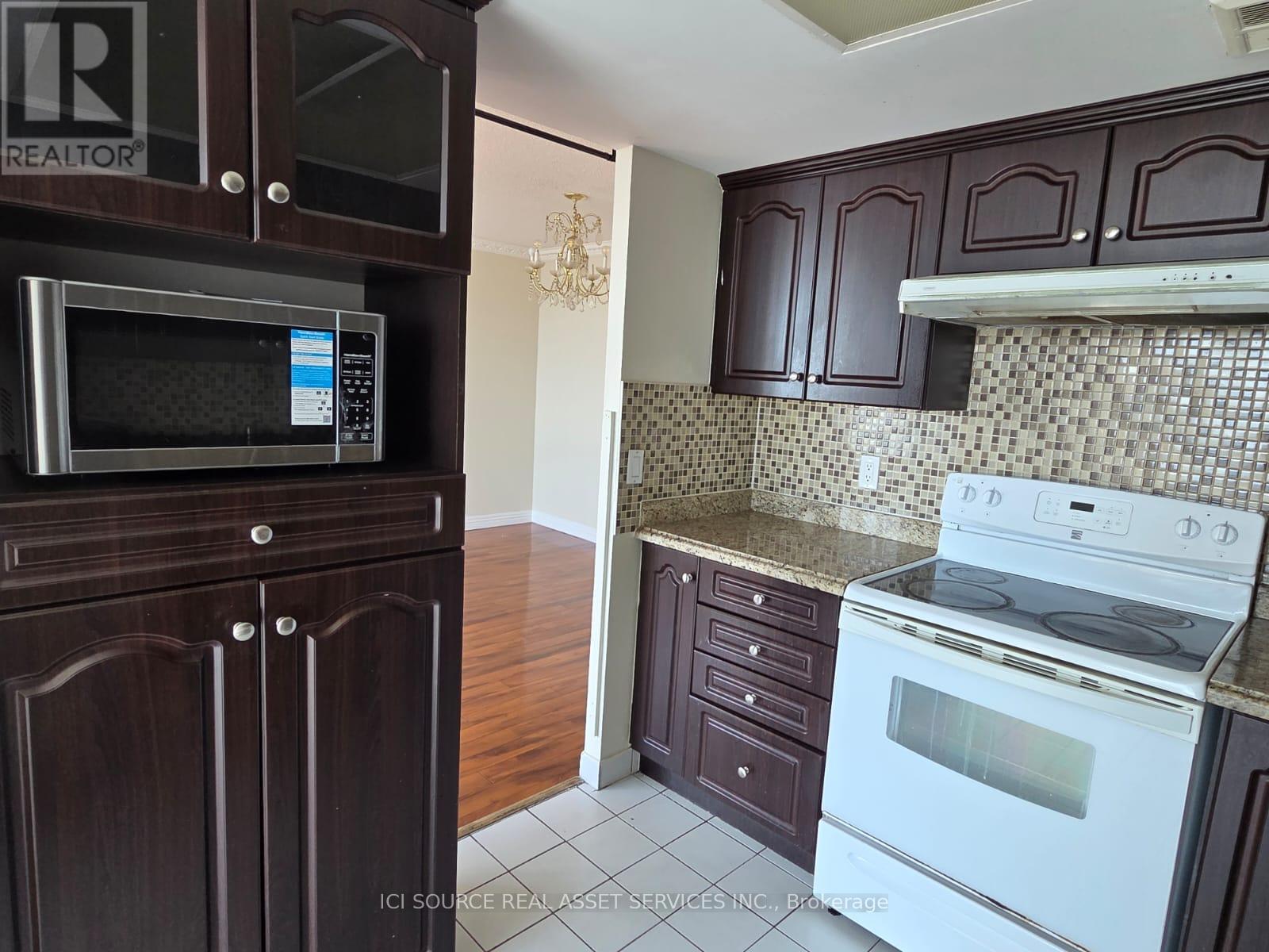 1710 - 350 Webb Drive, Mississauga, Ontario  L5B 3W4 - Photo 10 - W12453416