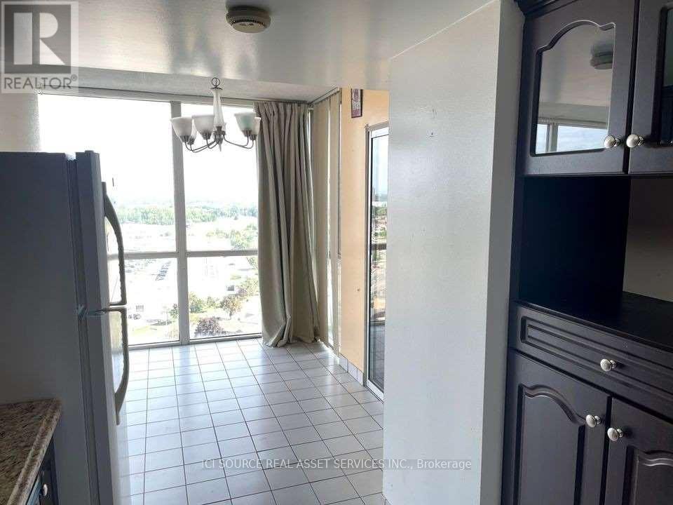 1710 - 350 Webb Drive, Mississauga, Ontario  L5B 3W4 - Photo 11 - W12453416