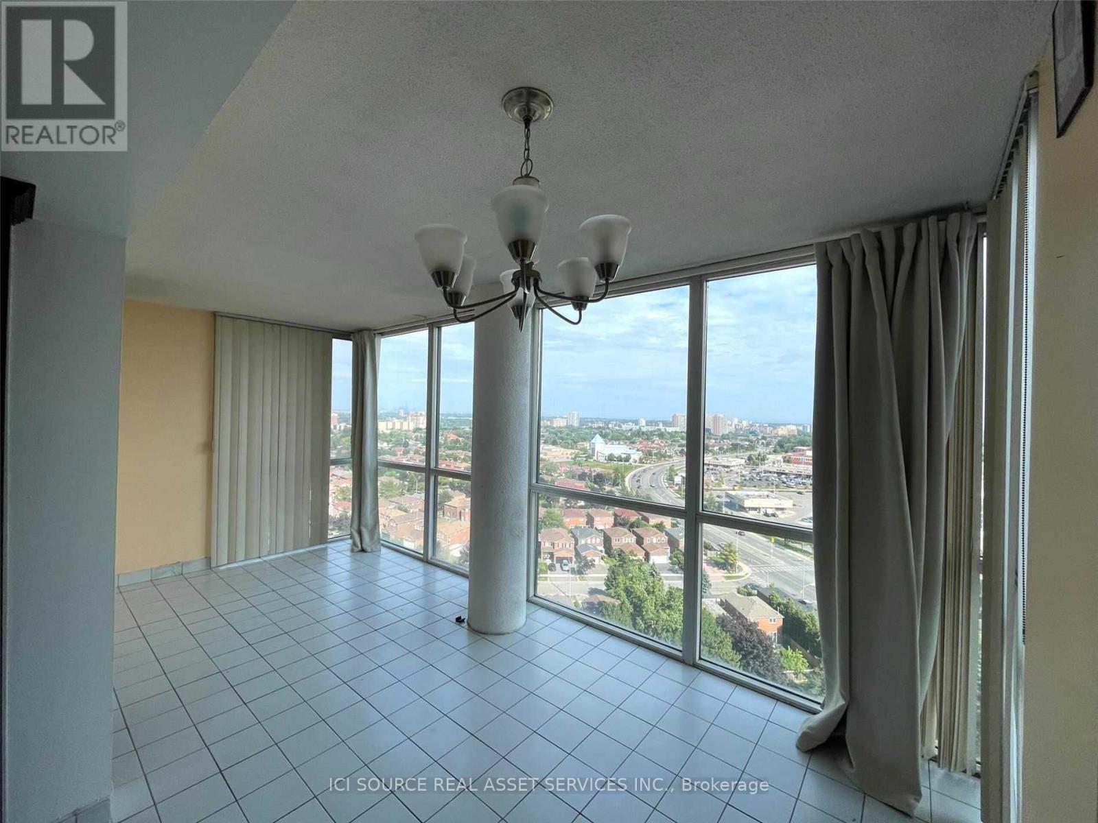 1710 - 350 Webb Drive, Mississauga, Ontario  L5B 3W4 - Photo 13 - W12453416