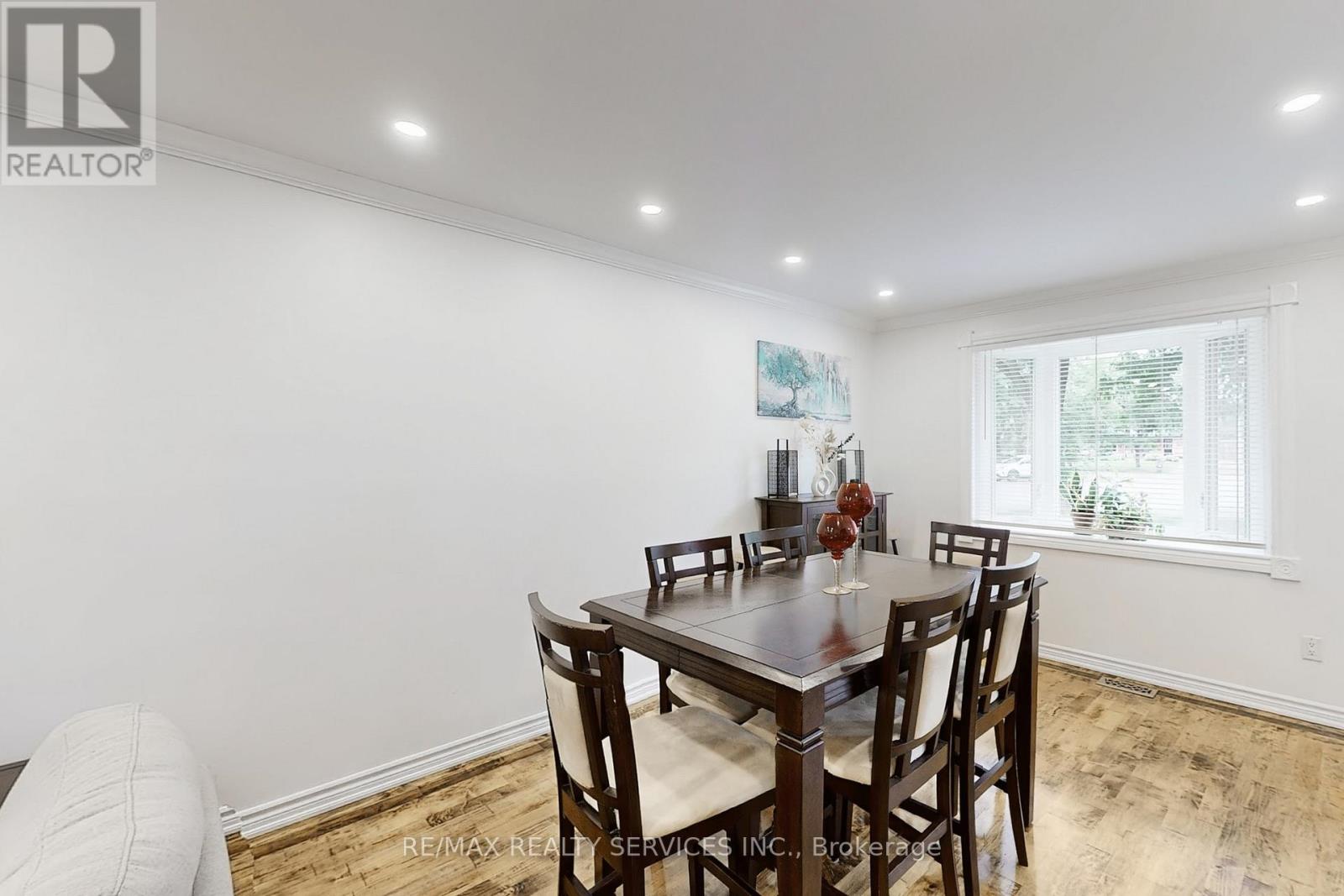 10 Minton Place, Brampton, Ontario  L6S 2S7 - Photo 10 - W12453420