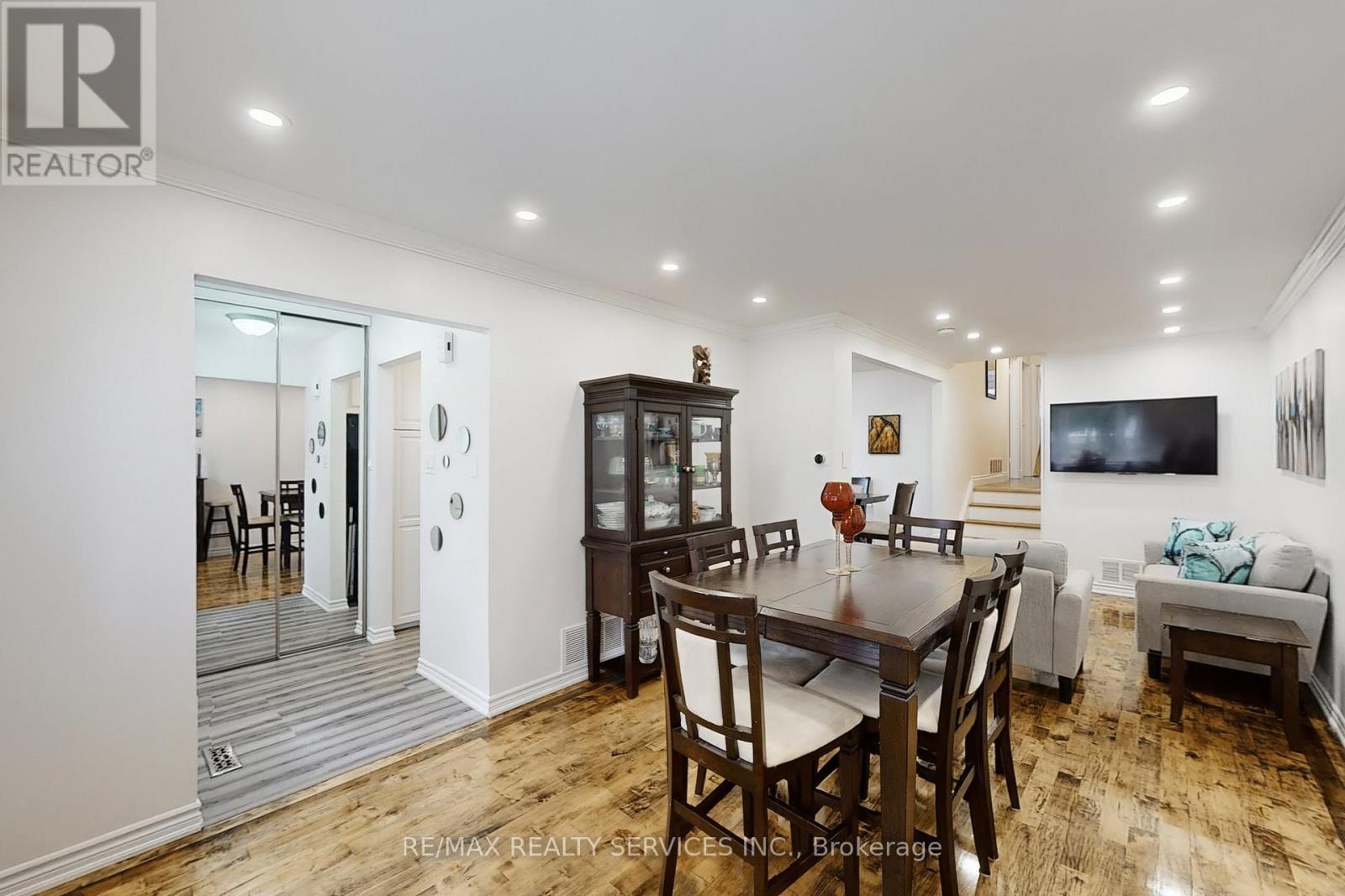 10 Minton Place, Brampton, Ontario  L6S 2S7 - Photo 12 - W12453420