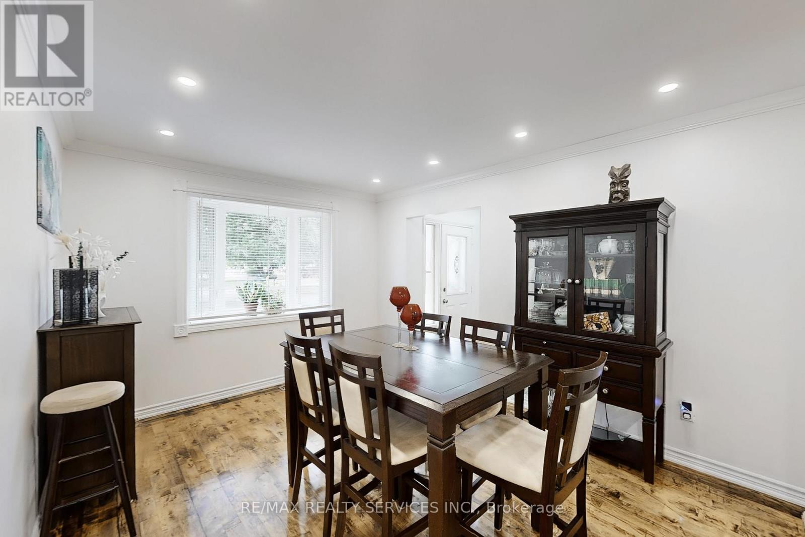 10 Minton Place, Brampton, Ontario  L6S 2S7 - Photo 13 - W12453420