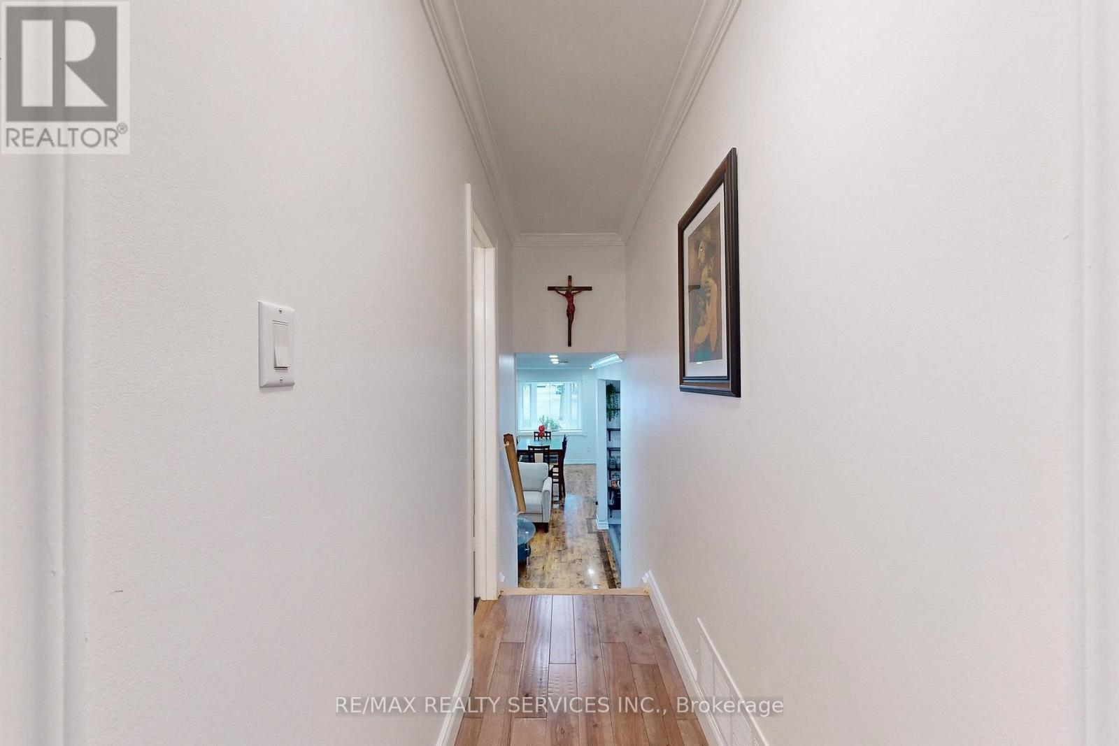10 Minton Place, Brampton, Ontario  L6S 2S7 - Photo 20 - W12453420