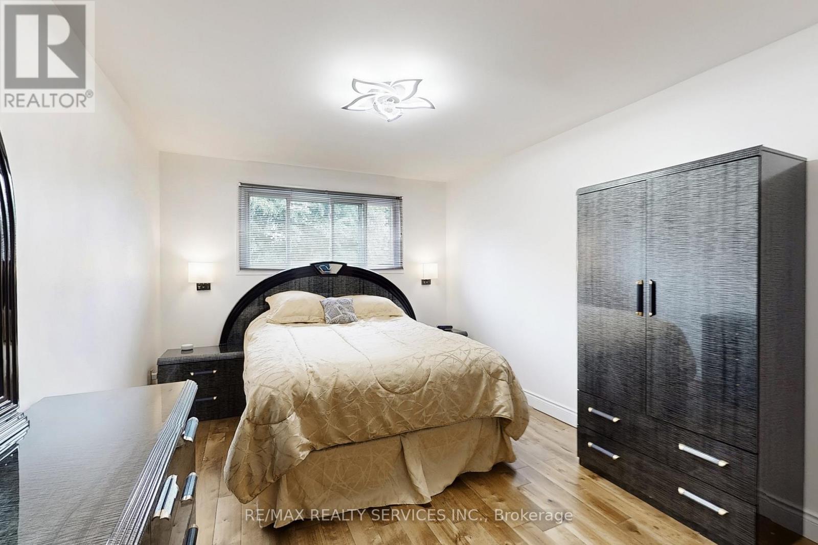 10 Minton Place, Brampton, Ontario  L6S 2S7 - Photo 22 - W12453420