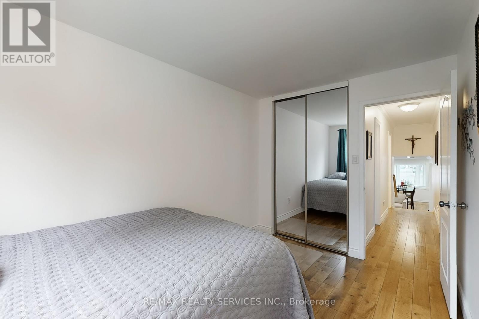 10 Minton Place, Brampton, Ontario  L6S 2S7 - Photo 24 - W12453420