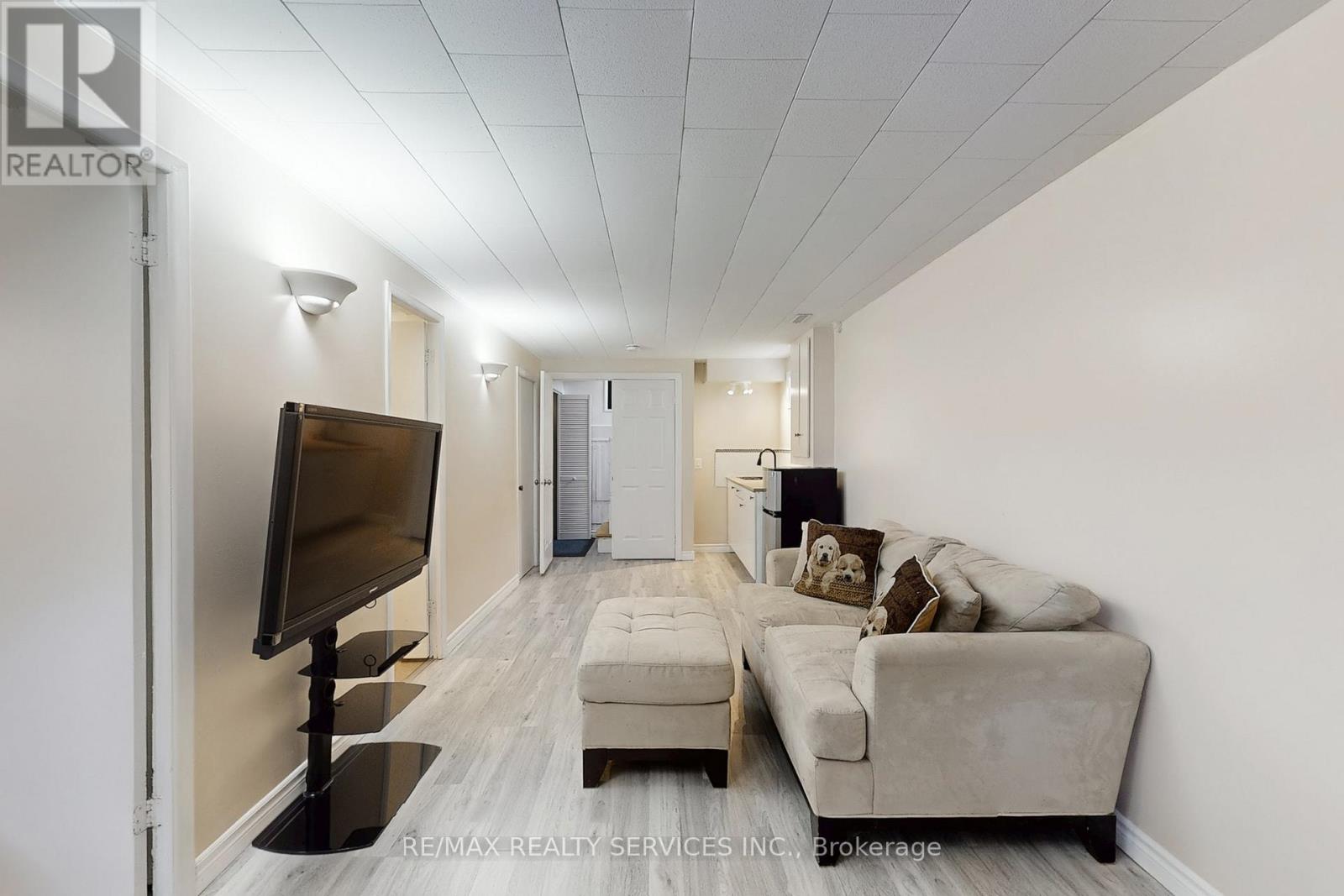 10 Minton Place, Brampton, Ontario  L6S 2S7 - Photo 33 - W12453420