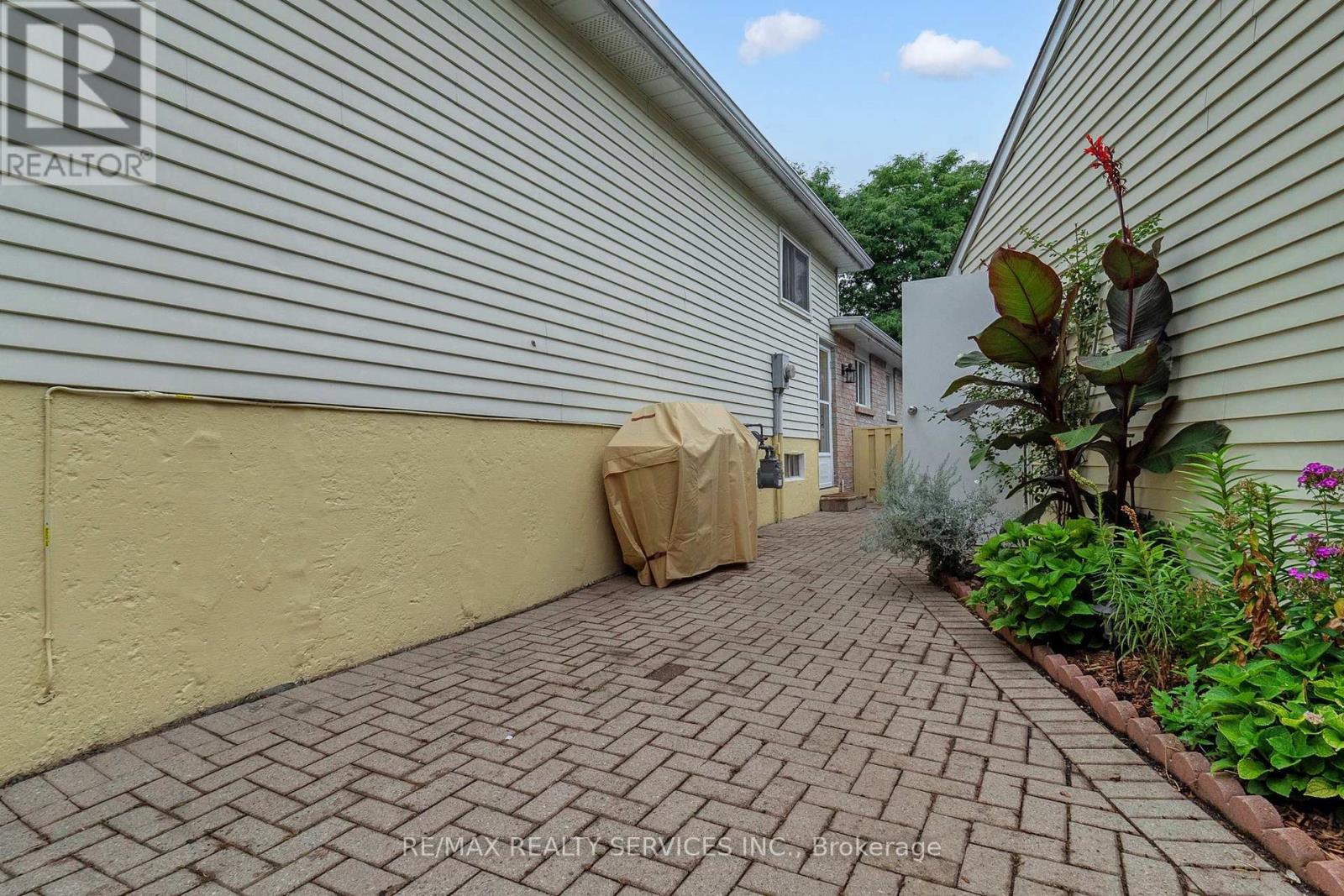 10 Minton Place, Brampton, Ontario  L6S 2S7 - Photo 41 - W12453420