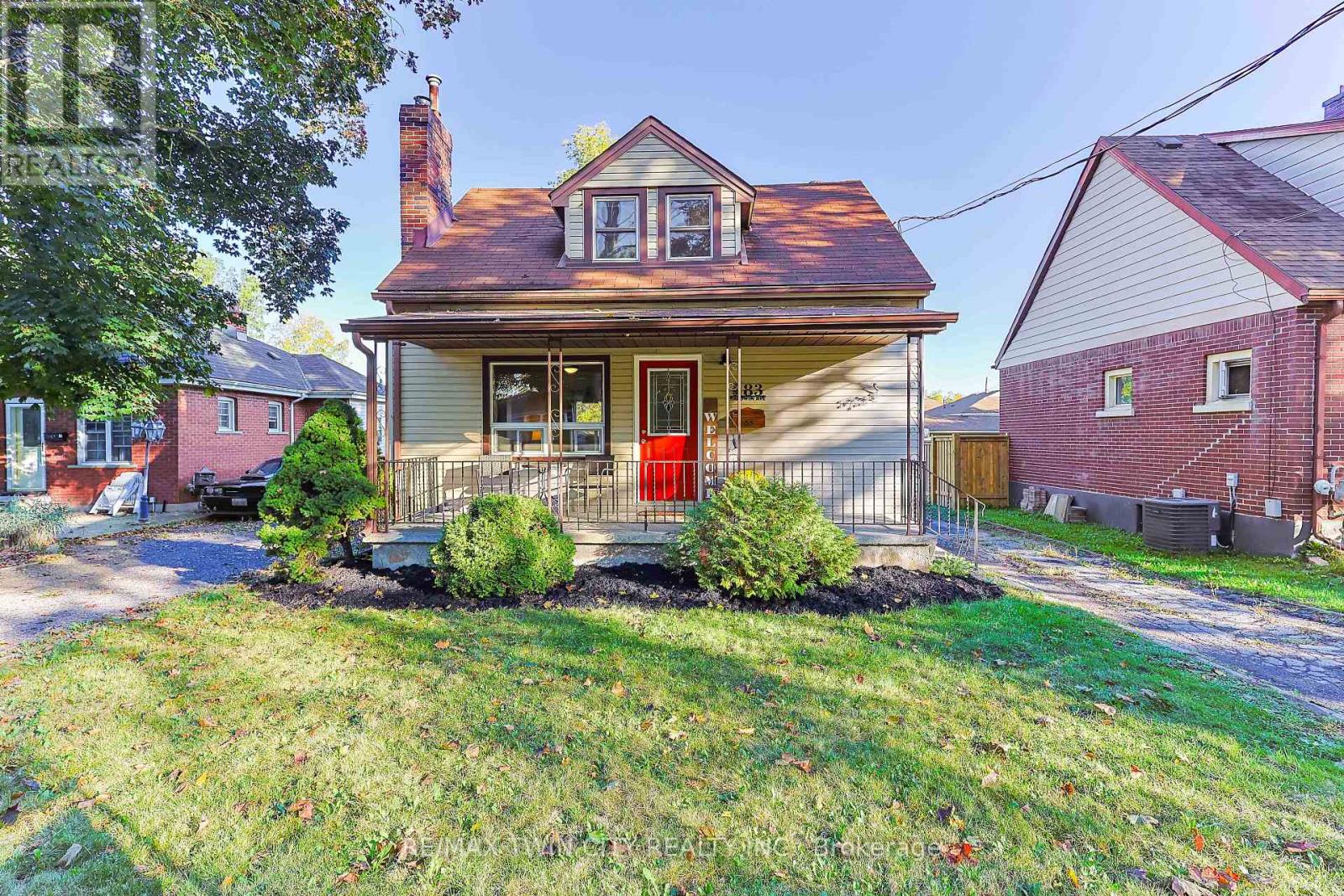 83 Baldwin Avenue, Brantford, Ontario  N3S 1H9 - Photo 2 - X12453394