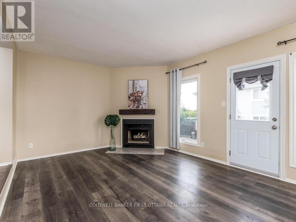 86 Lightfoot Place, Ottawa, Ontario  K2L 3L9 - Photo 8 - X12453424