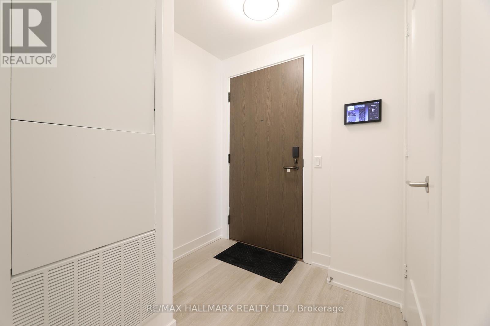 1037 - 20 Inn On The Park Drive, Toronto, Ontario  M3C 0P8 - Photo 3 - C12453422