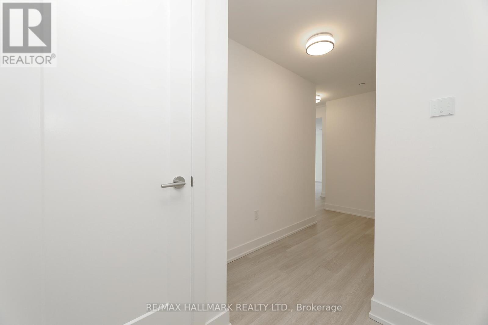1037 - 20 Inn On The Park Drive, Toronto, Ontario  M3C 0P8 - Photo 4 - C12453422