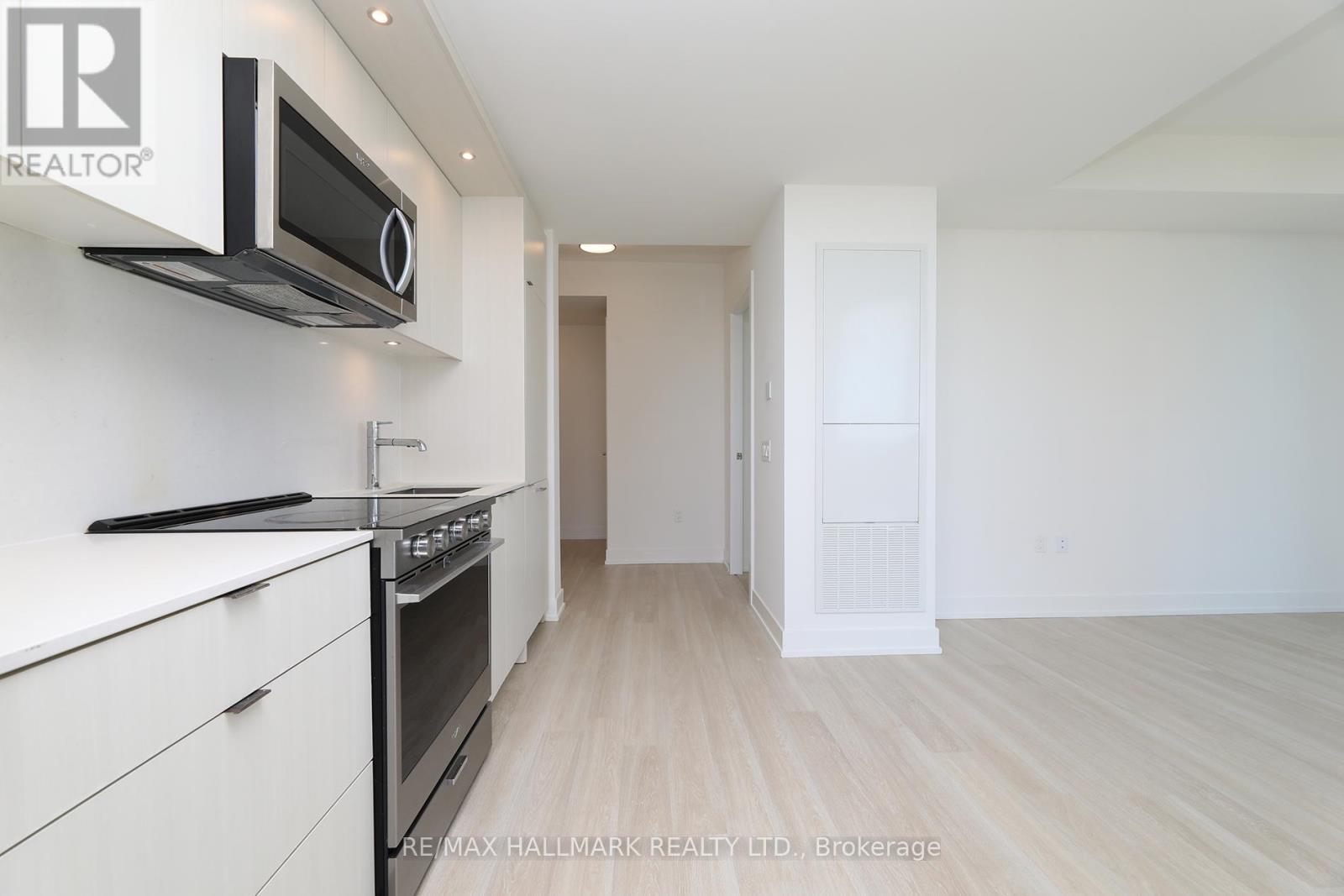 1037 - 20 Inn On The Park Drive, Toronto, Ontario  M3C 0P8 - Photo 9 - C12453422