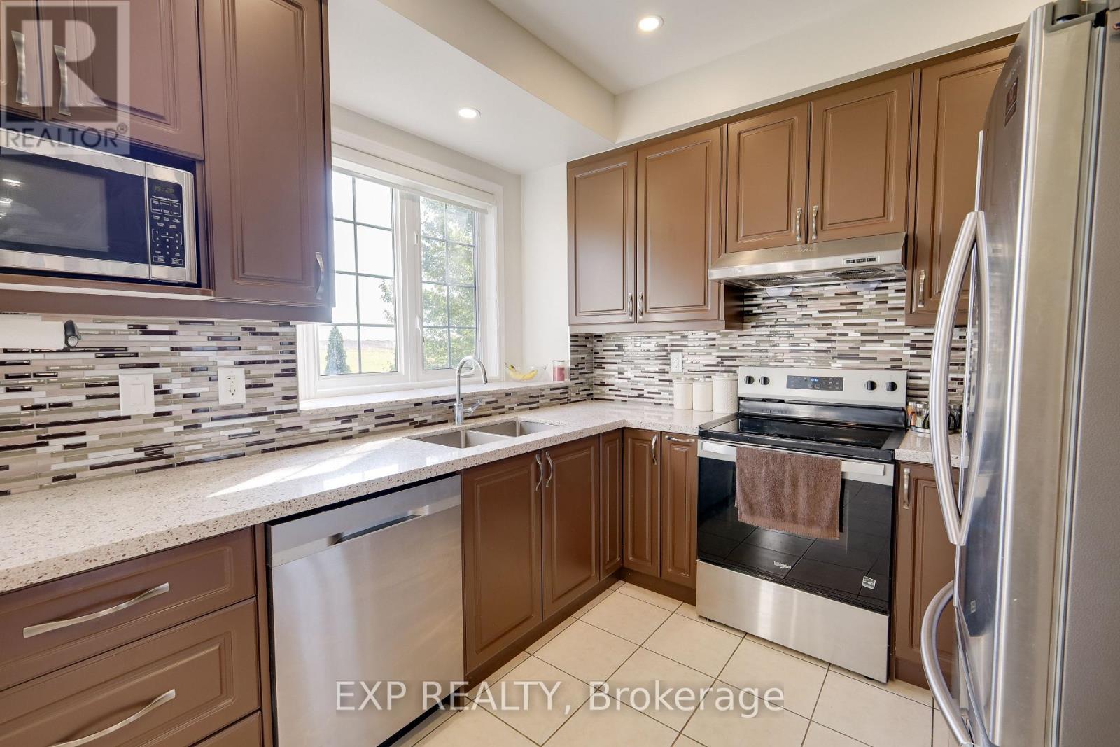 29 Annable Lane, Ajax (South East), Ontario  L1S 7S6 - Photo 5 - E12453434