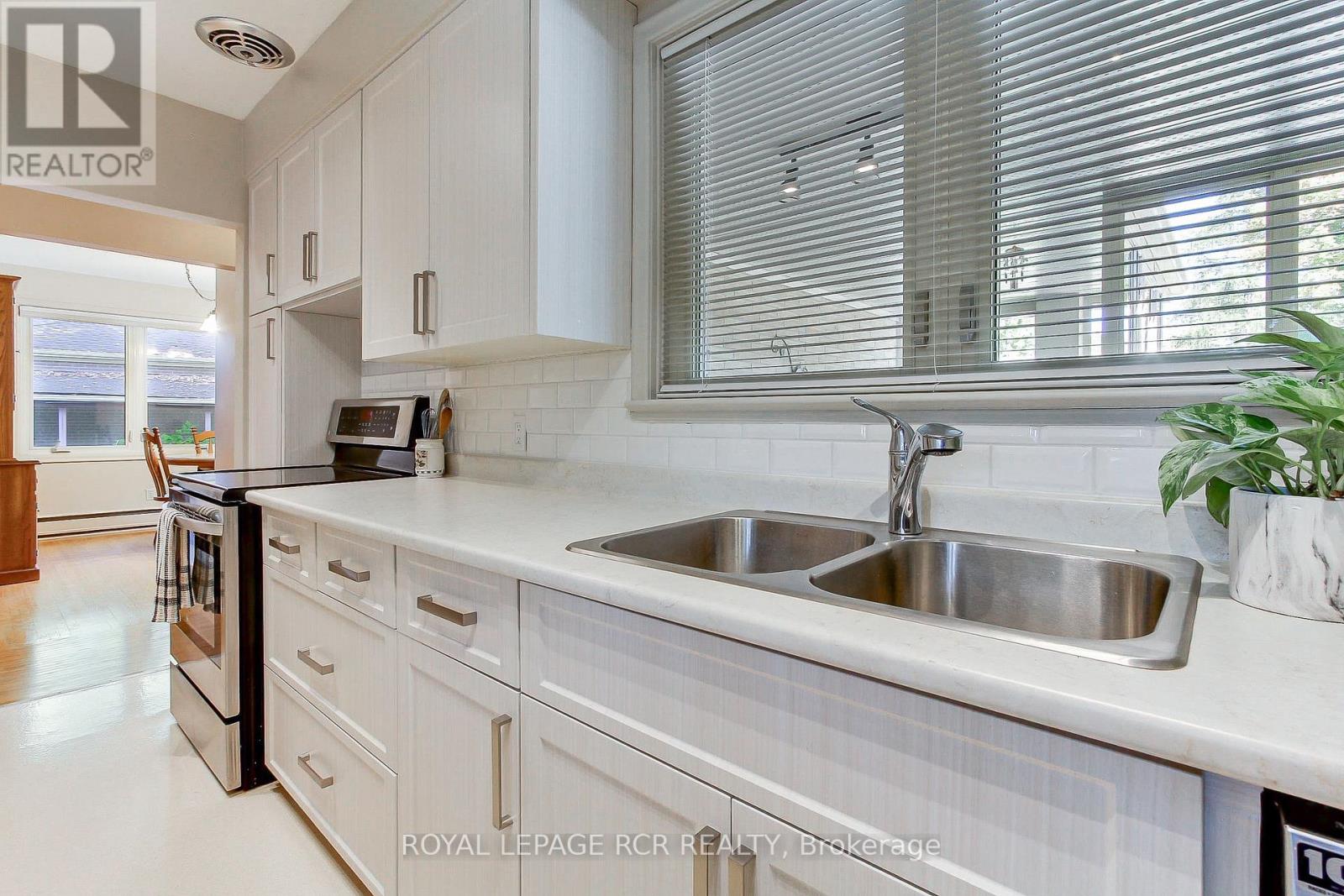 130 Park Avenue, Newmarket, Ontario  L3Y 1T8 - Photo 20 - N12453446
