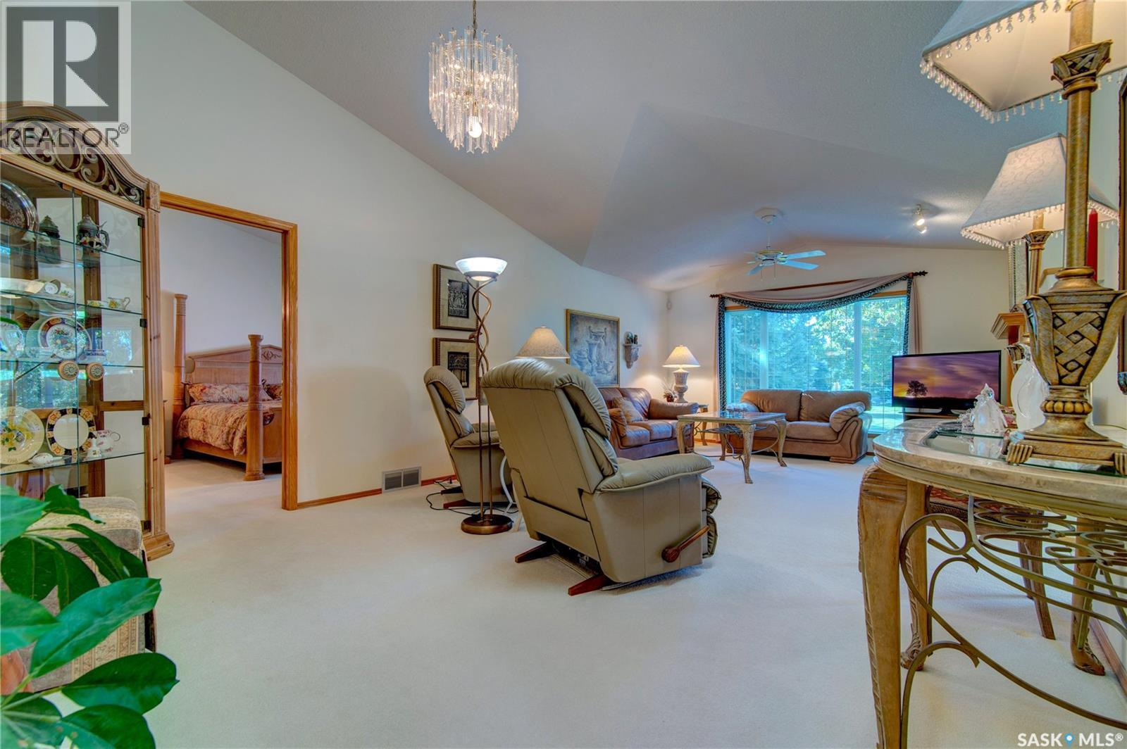 3235 Renfrew Crescent E, Regina, Saskatchewan  S4V 2W6 - Photo 10 - SK020460