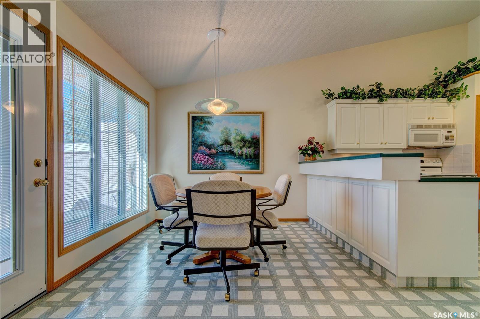3235 Renfrew Crescent E, Regina, Saskatchewan  S4V 2W6 - Photo 15 - SK020460