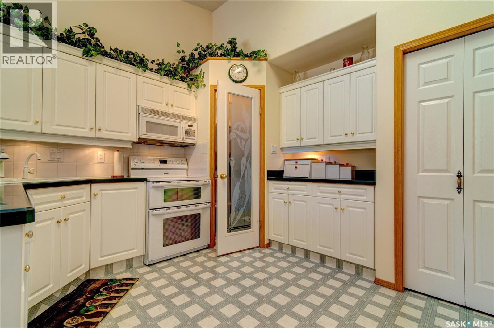 3235 Renfrew Crescent E, Regina, Saskatchewan  S4V 2W6 - Photo 17 - SK020460