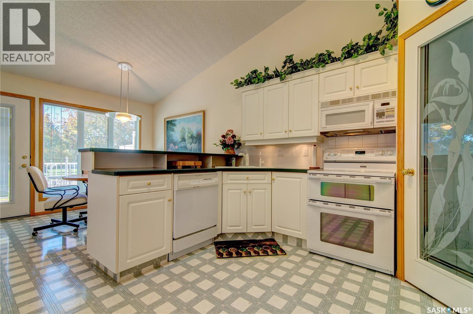 3235 Renfrew Crescent E, Regina, Saskatchewan  S4V 2W6 - Photo 18 - SK020460