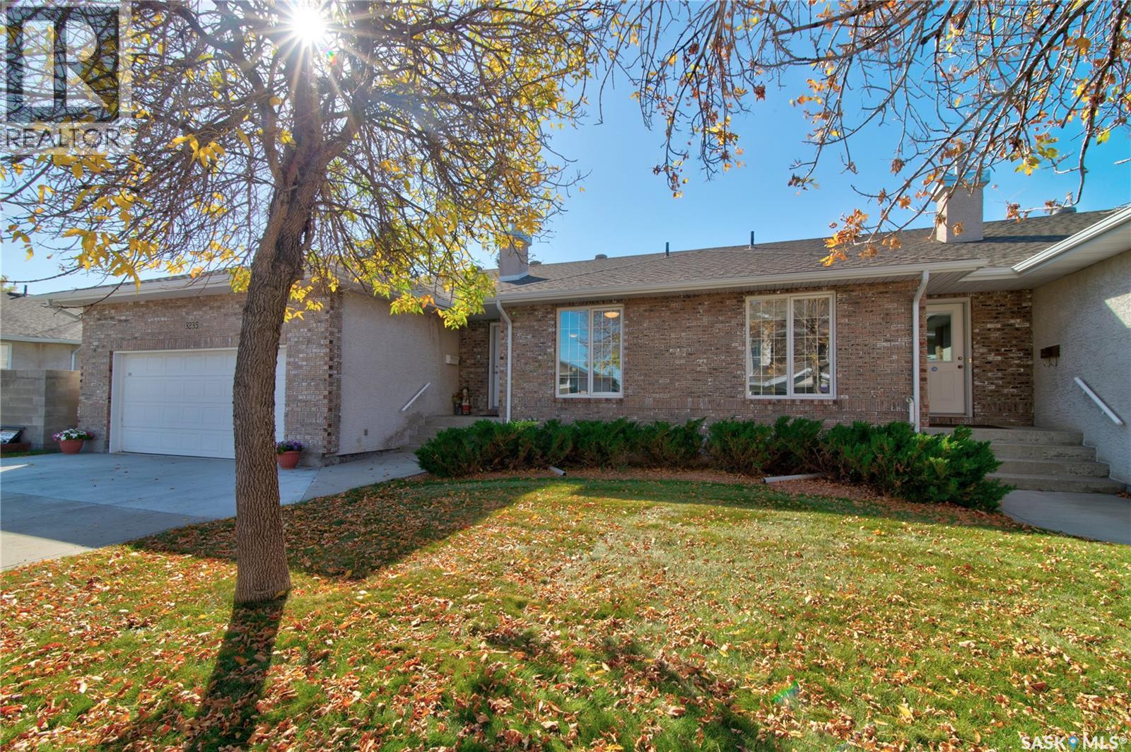 3235 Renfrew Crescent E, Regina, Saskatchewan  S4V 2W6 - Photo 2 - SK020460