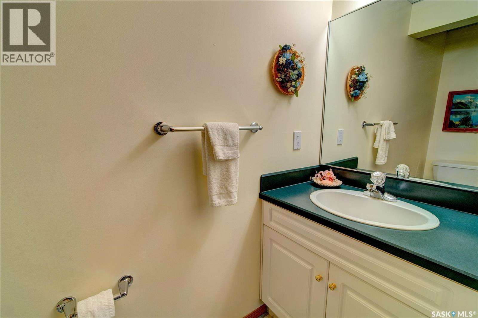 3235 Renfrew Crescent E, Regina, Saskatchewan  S4V 2W6 - Photo 35 - SK020460