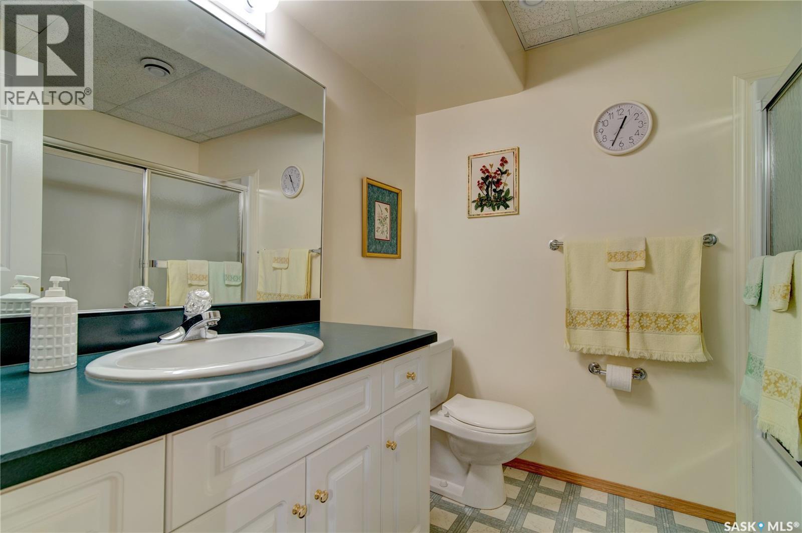 3235 Renfrew Crescent E, Regina, Saskatchewan  S4V 2W6 - Photo 40 - SK020460