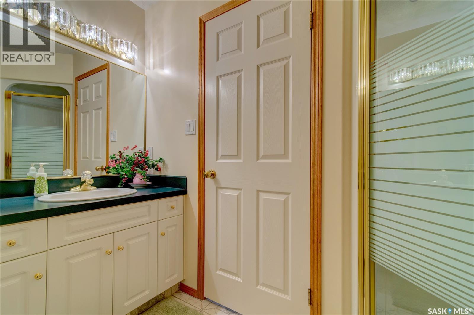 3235 Renfrew Crescent E, Regina, Saskatchewan  S4V 2W6 - Photo 7 - SK020460
