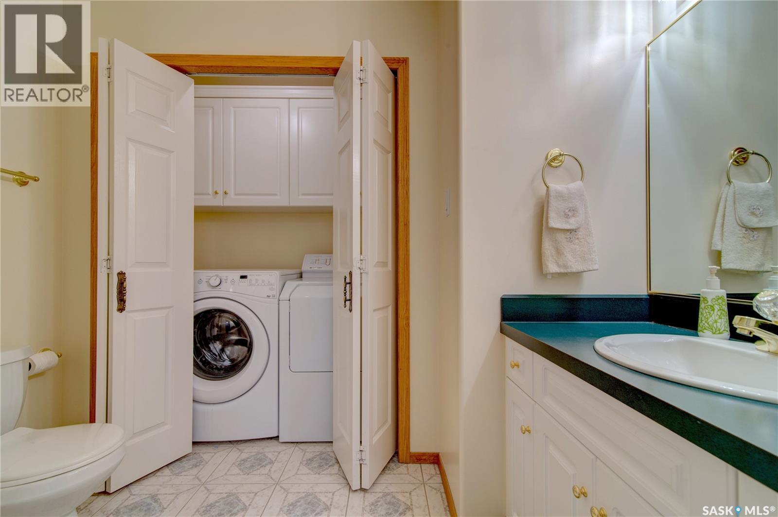 3235 Renfrew Crescent E, Regina, Saskatchewan  S4V 2W6 - Photo 8 - SK020460