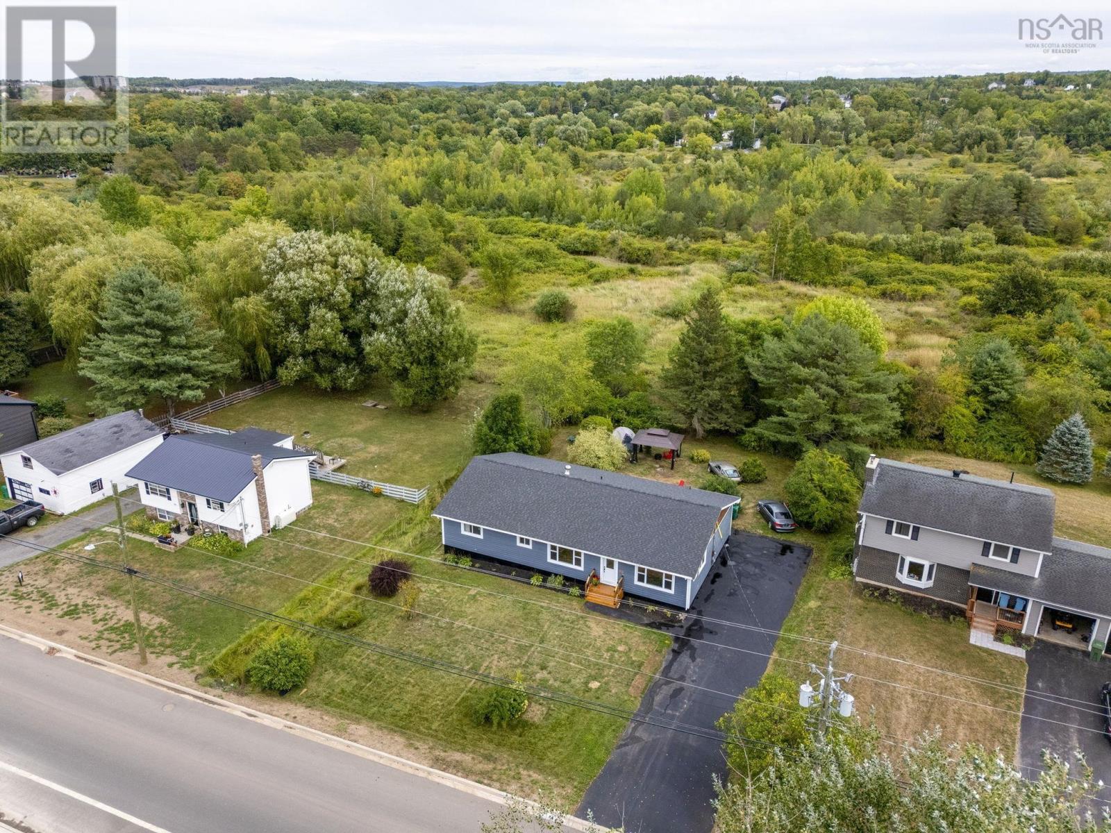 525 College Road, Windsor, Nova Scotia  B0N 2T0 - Photo 3 - 202523182