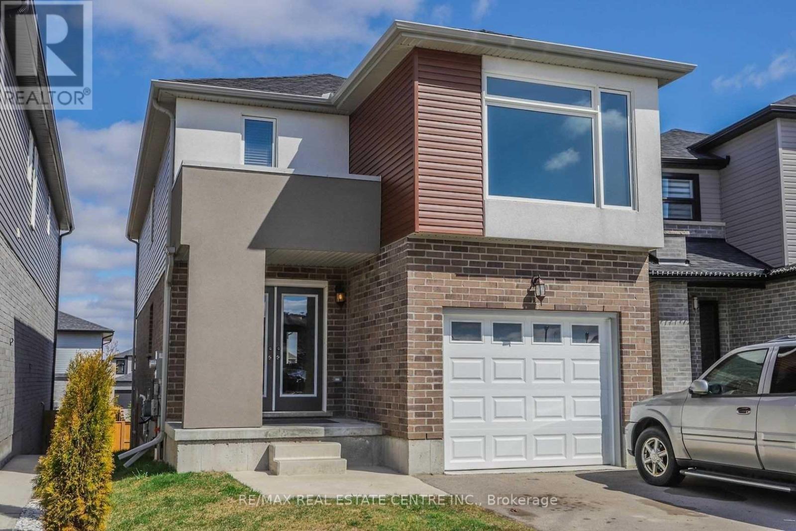UPPER - 1890 FOXRIDGE CRESCENT, London North, Ontario