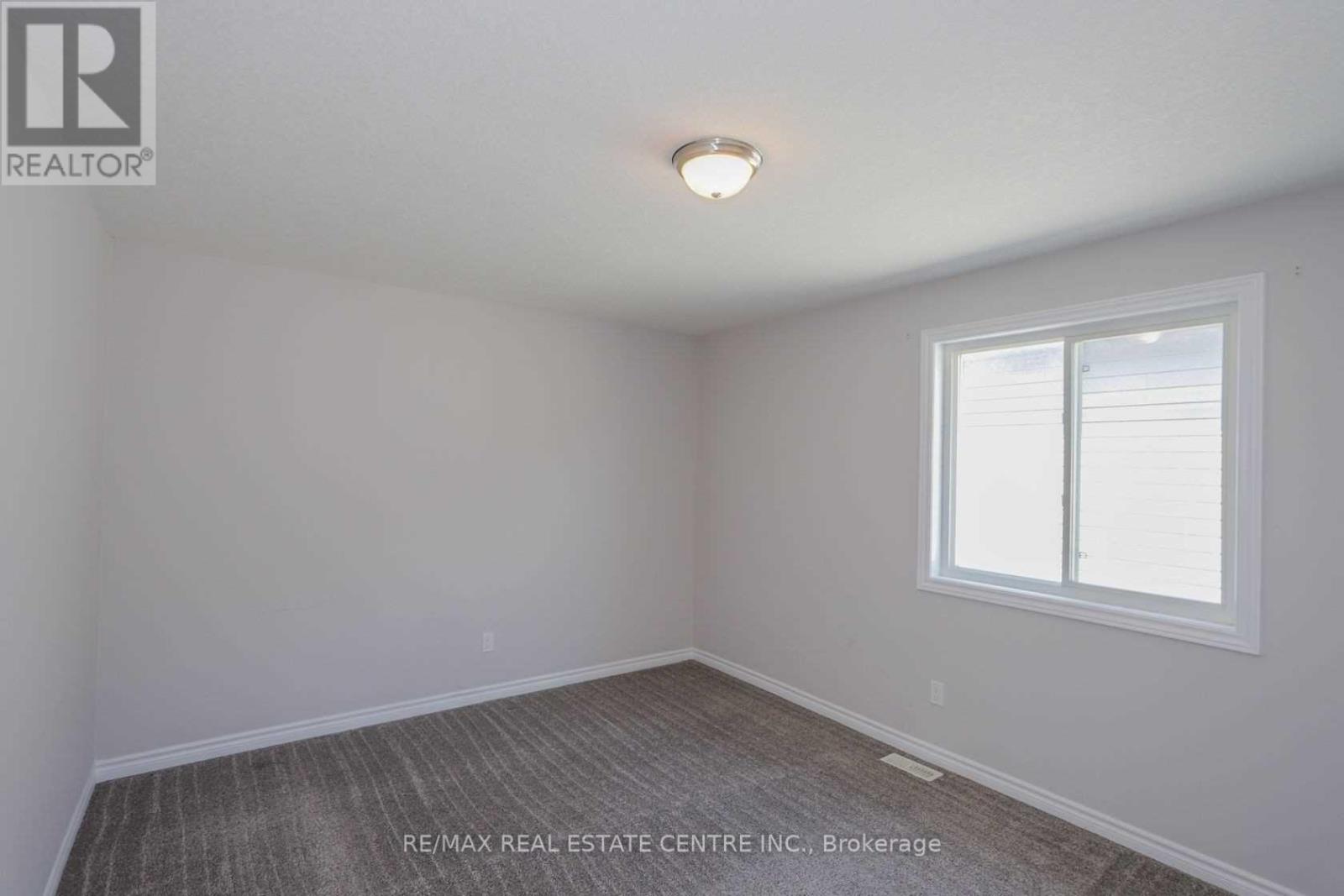 Upper - 1890 Foxridge Crescent, London North, Ontario  N6G 0L7 - Photo 12 - X12453433