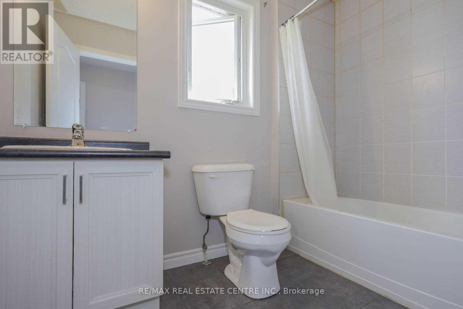 Upper - 1890 Foxridge Crescent, London North, Ontario  N6G 0L7 - Photo 16 - X12453433