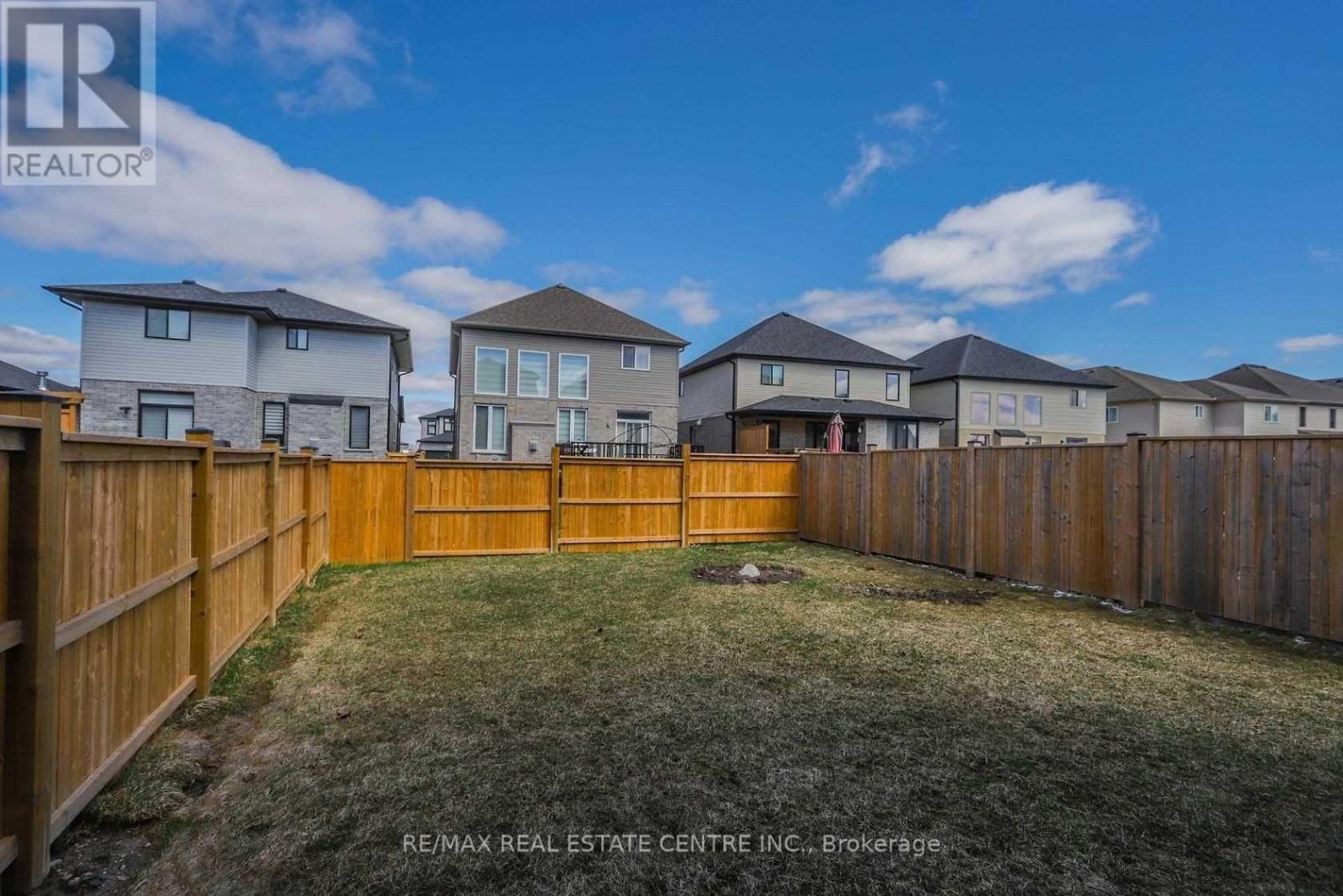 Upper - 1890 Foxridge Crescent, London North, Ontario  N6G 0L7 - Photo 17 - X12453433