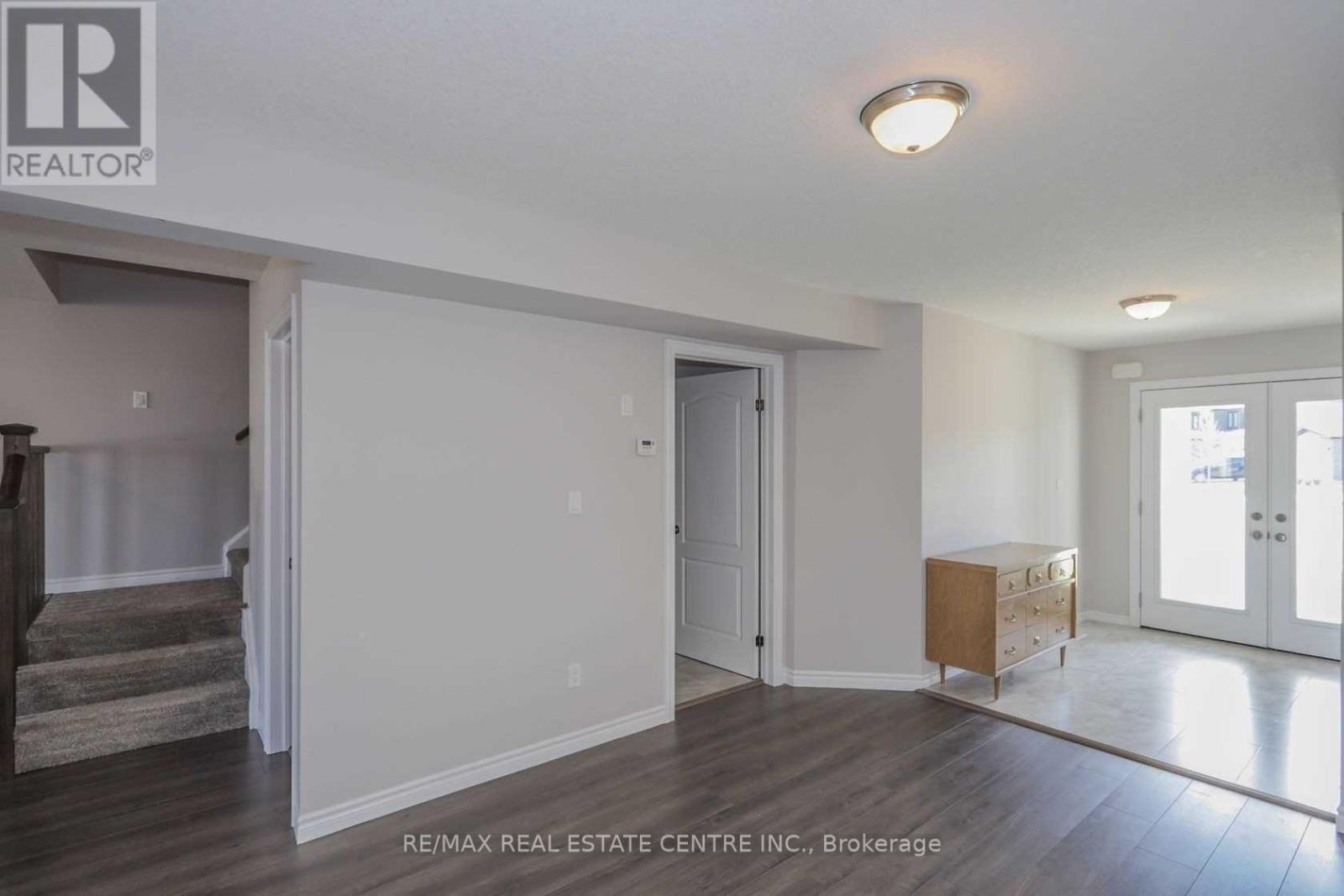 Upper - 1890 Foxridge Crescent, London North, Ontario  N6G 0L7 - Photo 5 - X12453433