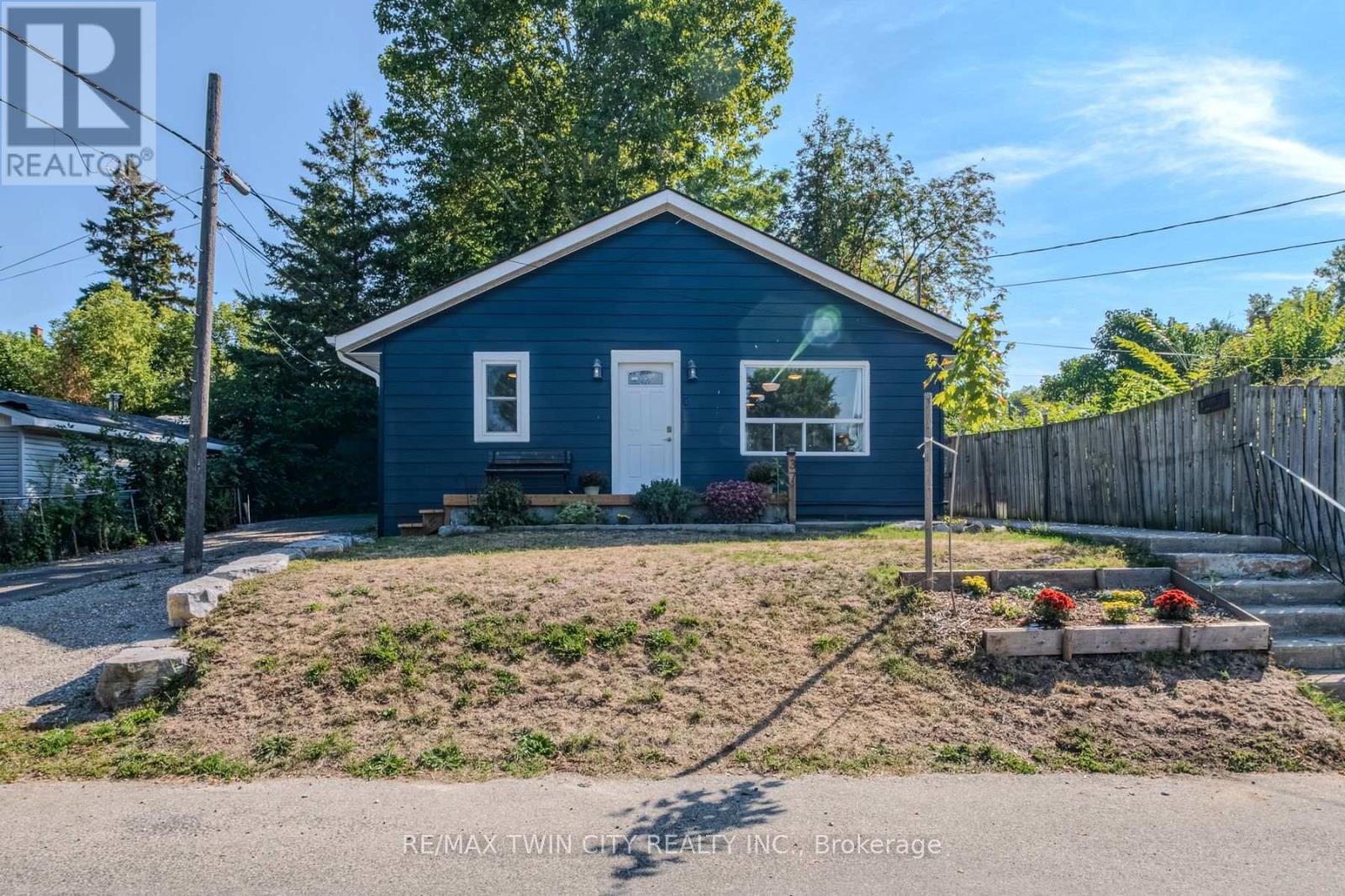 37 Twelfth Avenue, Brantford, Ontario  N3S 6P1 - Photo 2 - X12453440