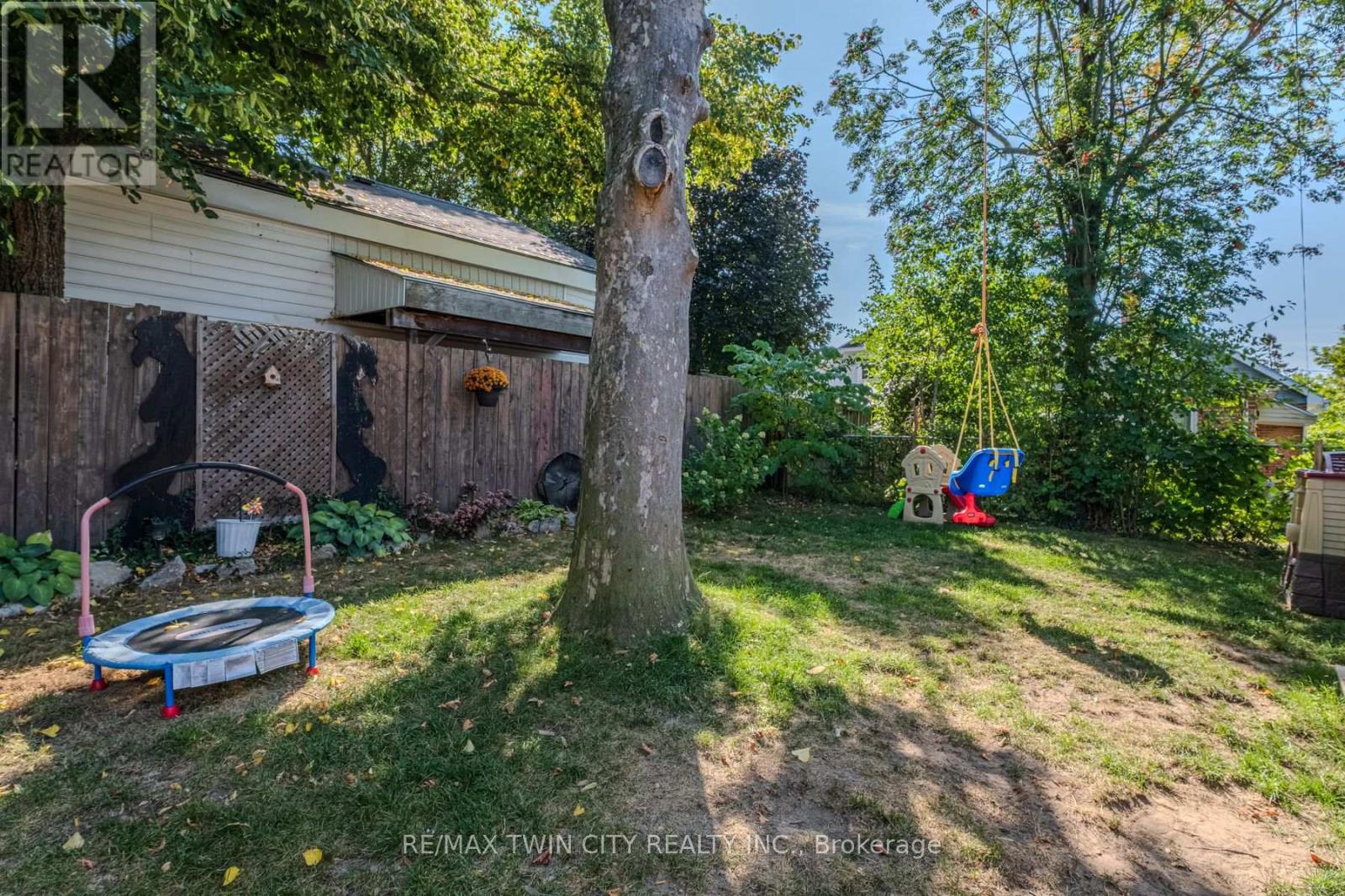 37 Twelfth Avenue, Brantford, Ontario  N3S 6P1 - Photo 26 - X12453440