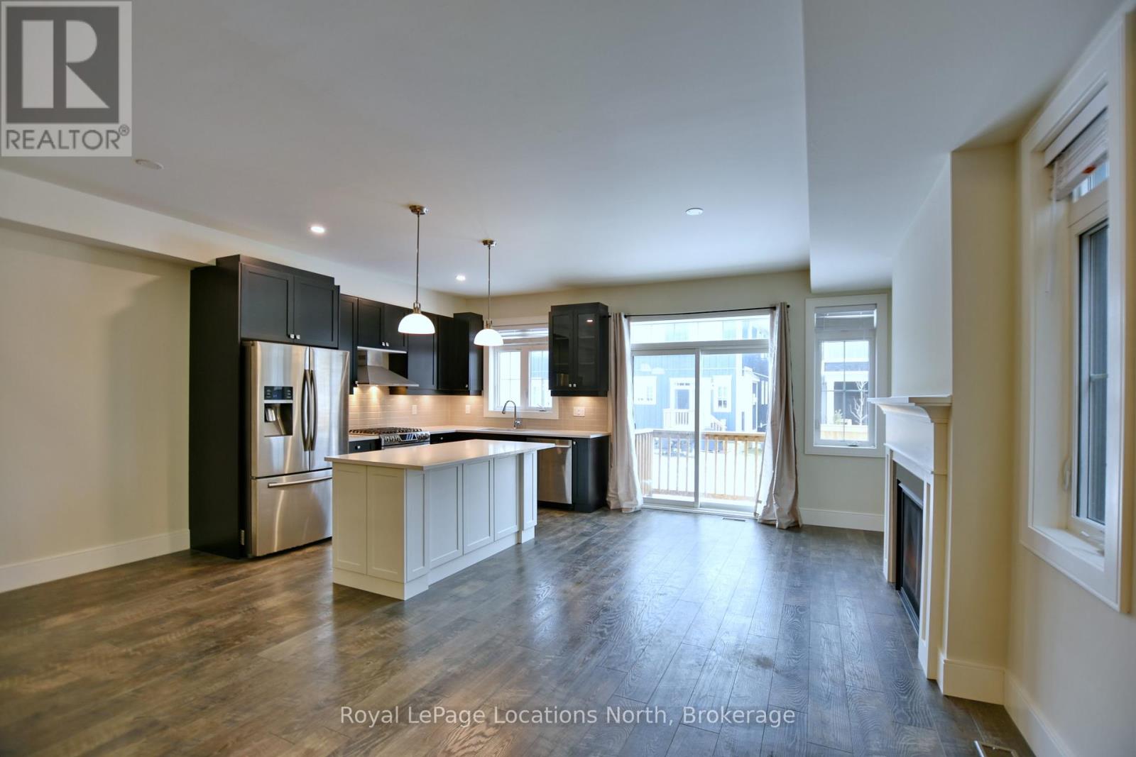 185 Yellow Birch Crescent, Blue Mountains, Ontario  L9Y 0Z3 - Photo 4 - X12453457