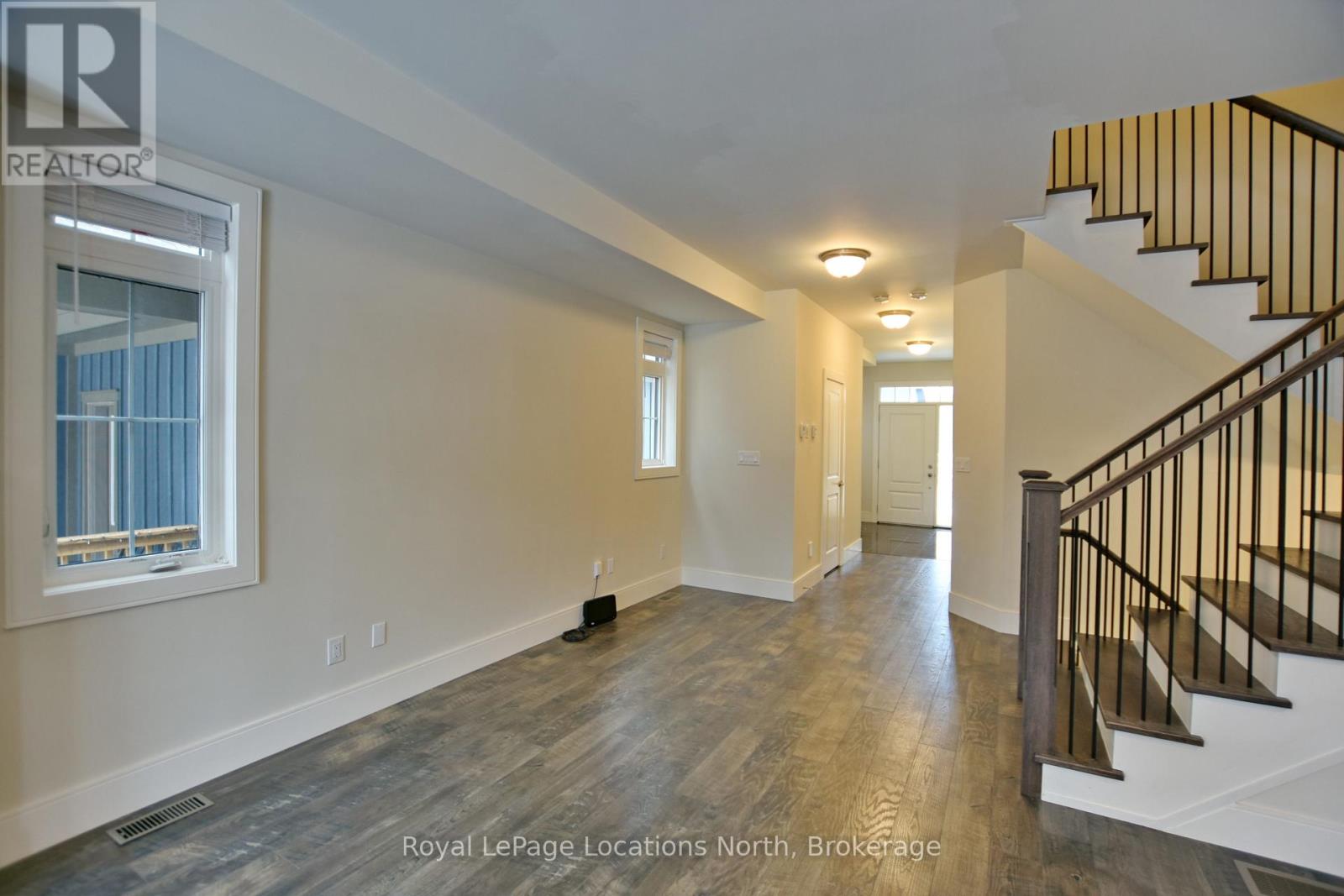 185 Yellow Birch Crescent, Blue Mountains, Ontario  L9Y 0Z3 - Photo 5 - X12453457