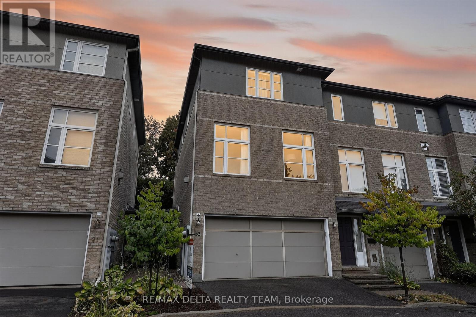 63 Highwood Private, Ottawa, Ontario  K1K 4X6 - Photo 2 - X12453454