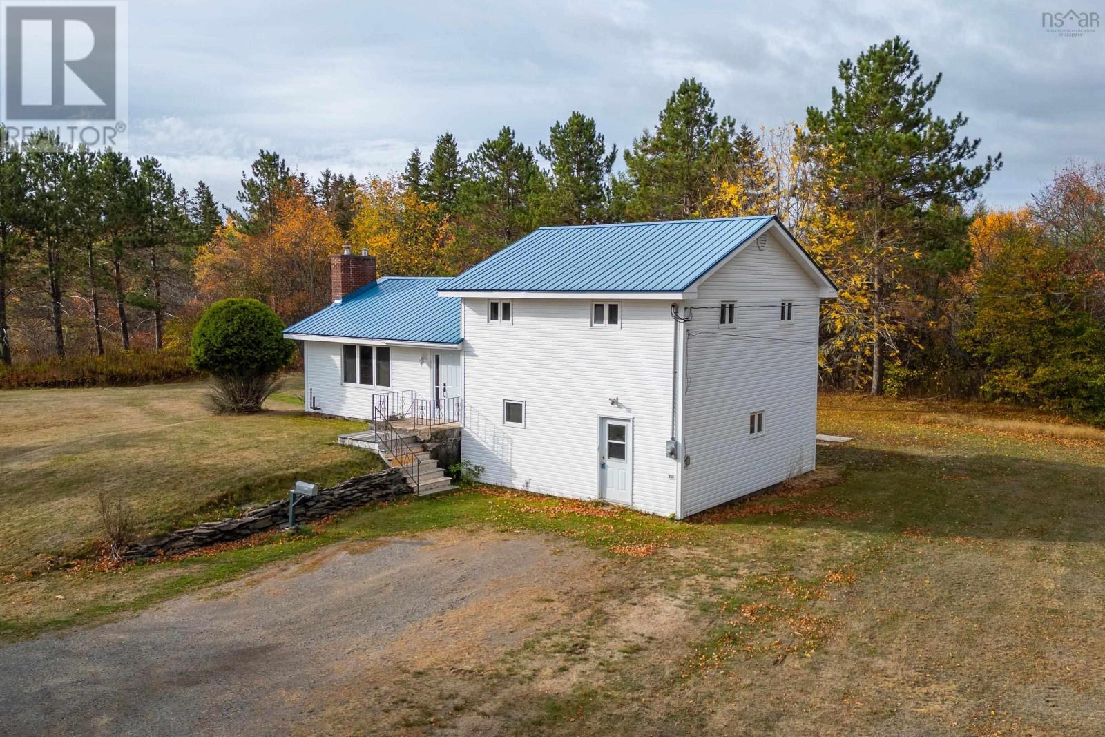 9242 Highway 2, Southampton, Nova Scotia  B0M 1W0 - Photo 2 - 202525479