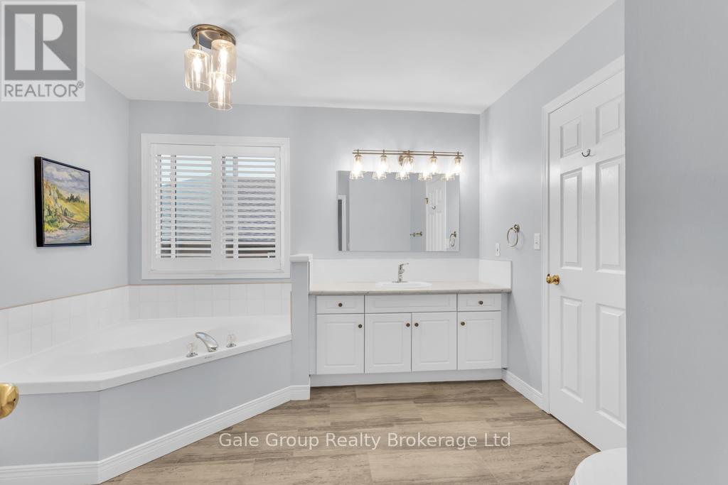 37 Crow Crescent, Woodstock, Ontario  N4T 1S6 - Photo 11 - X12453523