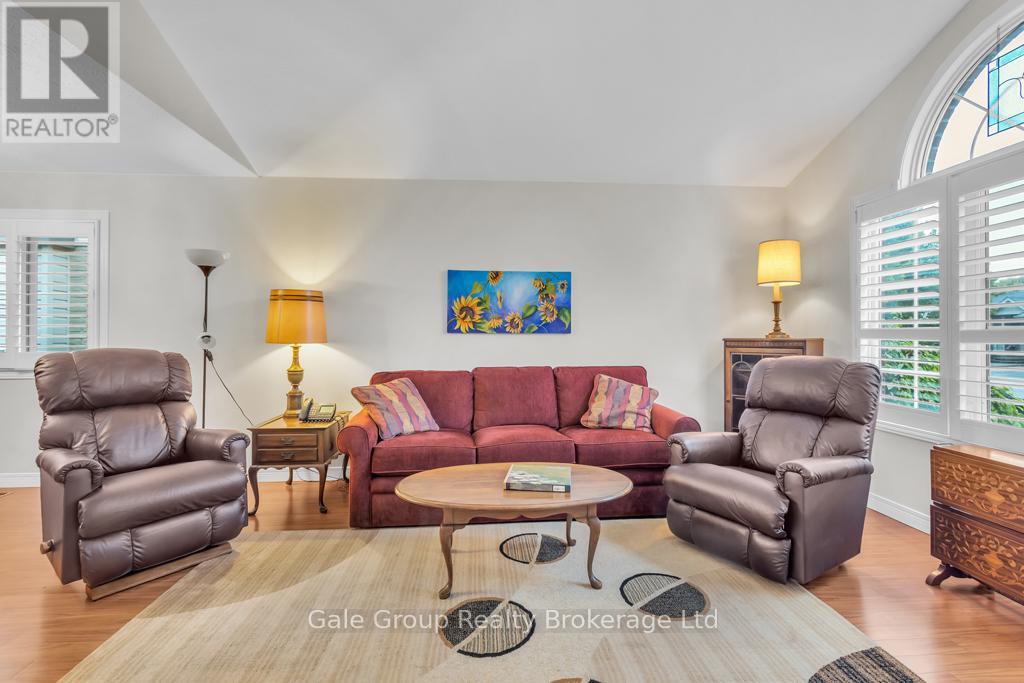 37 Crow Crescent, Woodstock, Ontario  N4T 1S6 - Photo 4 - X12453523
