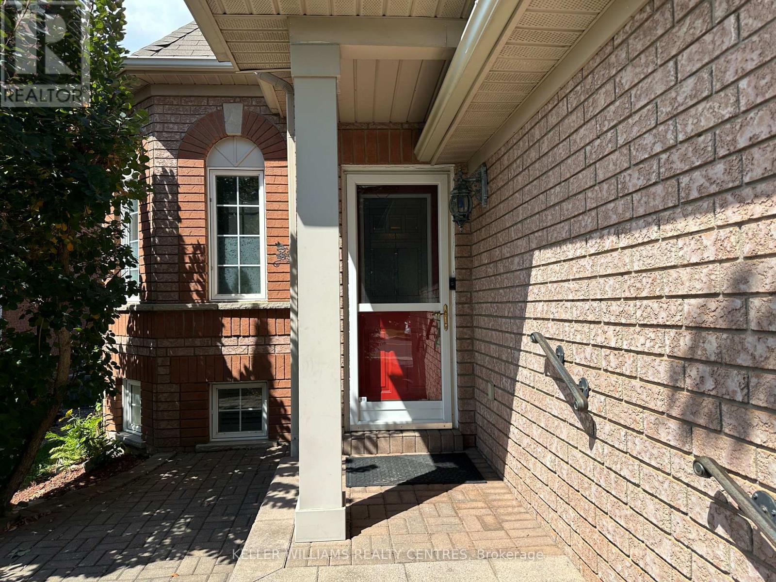 165 Clearmeadow Boulevard, Newmarket, Ontario  L3X 2E4 - Photo 2 - N12453455