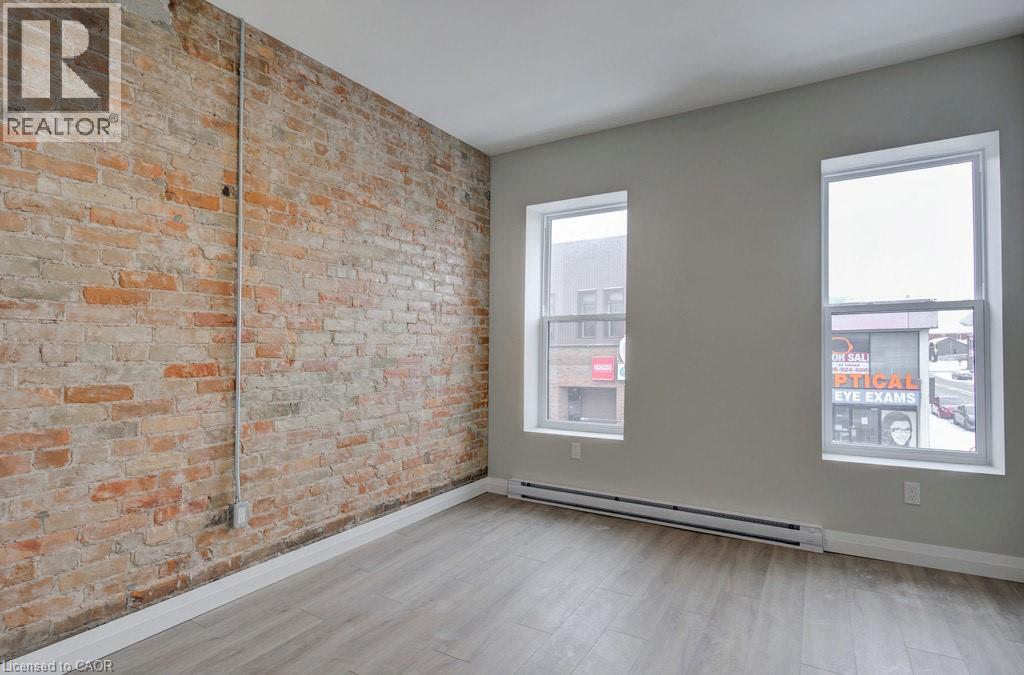 421 Dundas Street, Woodstock, Ontario  N4S 1B8 - Photo 2 - 40776523