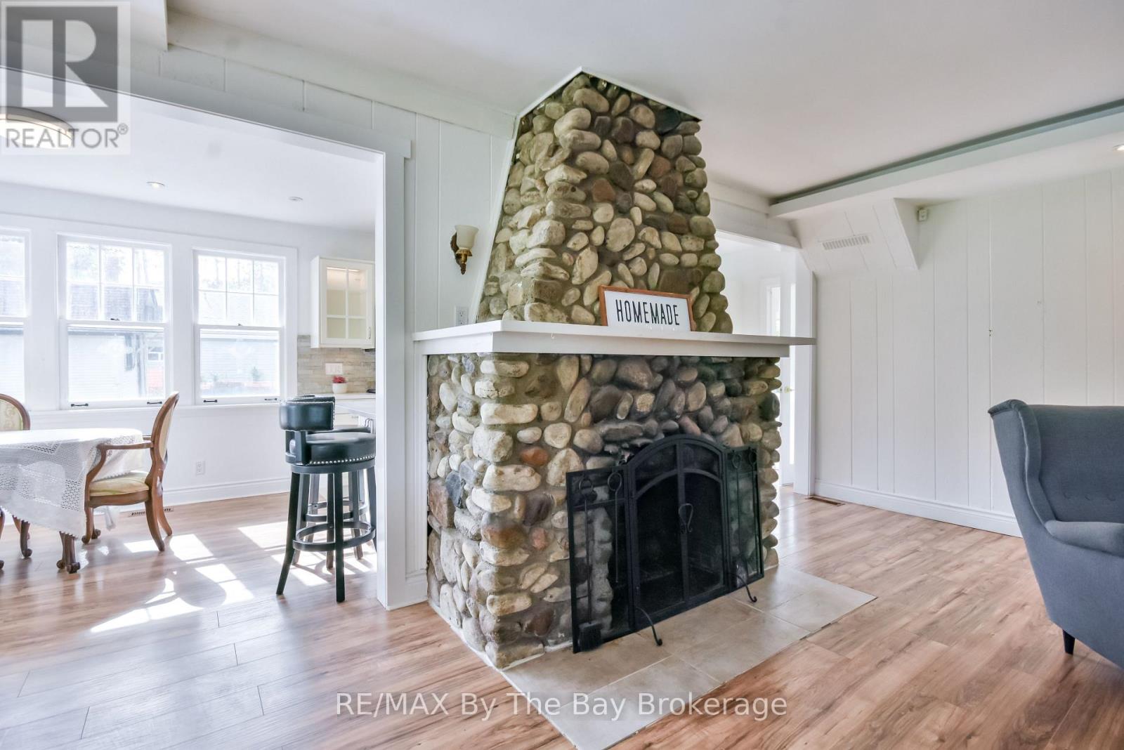 1067 Mosley Street, Wasaga Beach, Ontario  L9Z 2G7 - Photo 10 - S12453479
