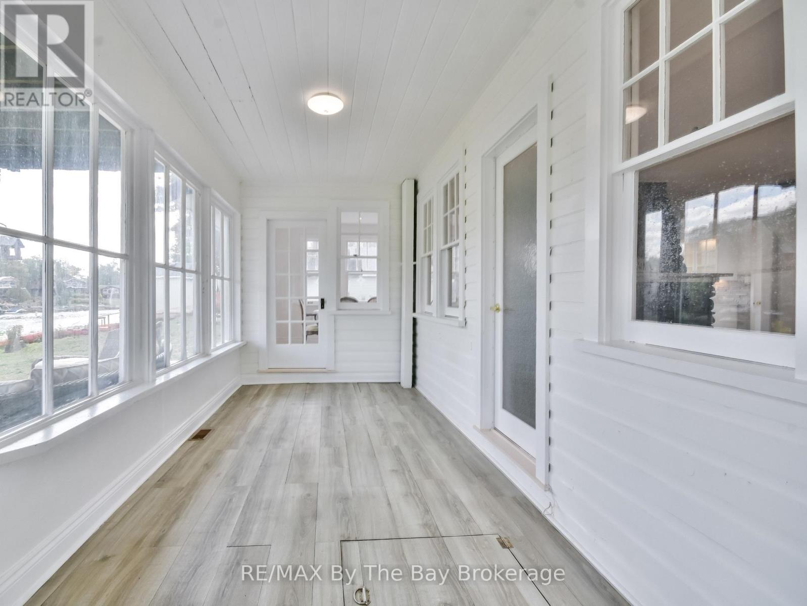 1067 Mosley Street, Wasaga Beach, Ontario  L9Z 2G7 - Photo 15 - S12453479