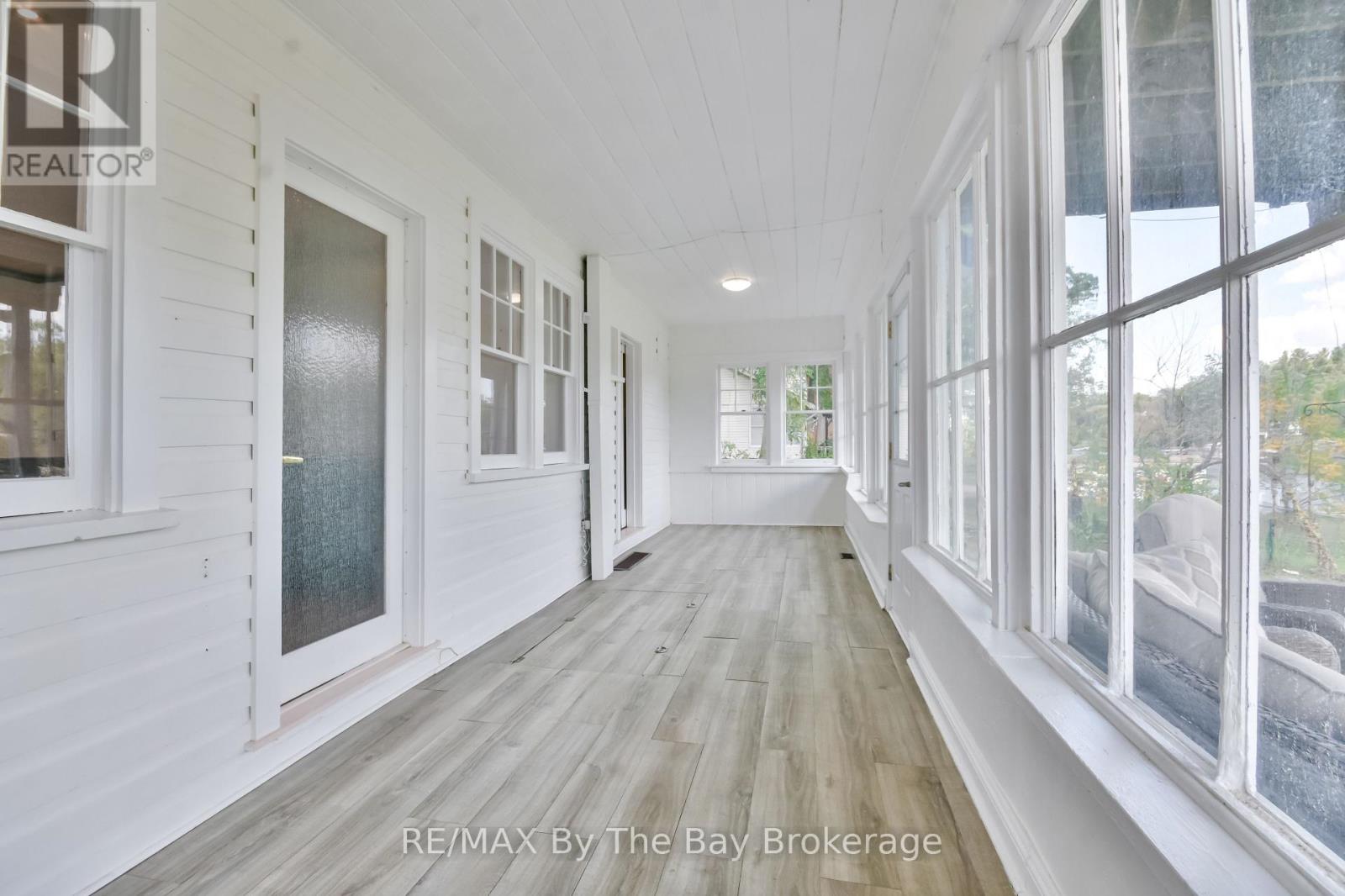 1067 Mosley Street, Wasaga Beach, Ontario  L9Z 2G7 - Photo 16 - S12453479